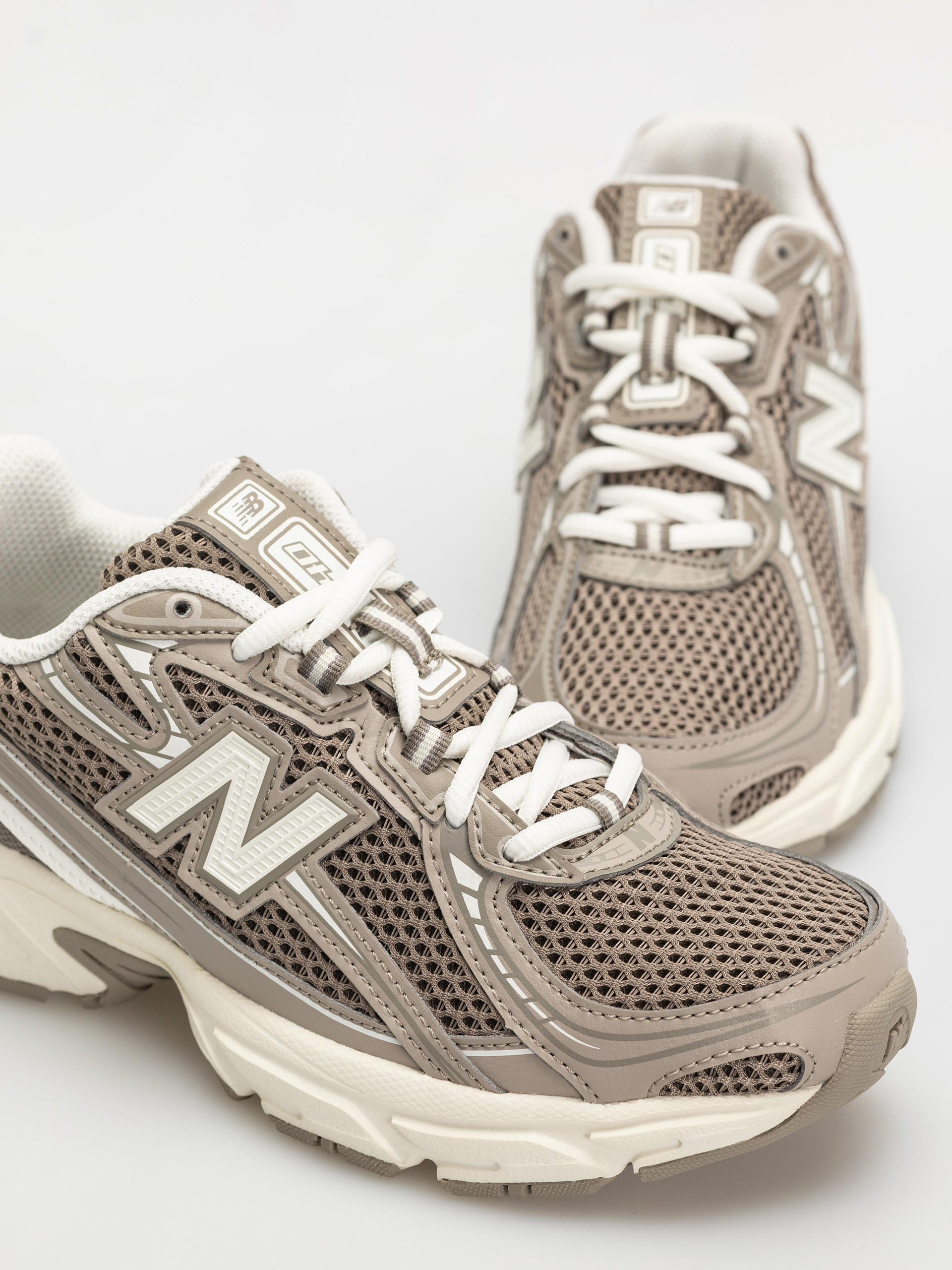 Boty New Balance 740 JR (arid stone)