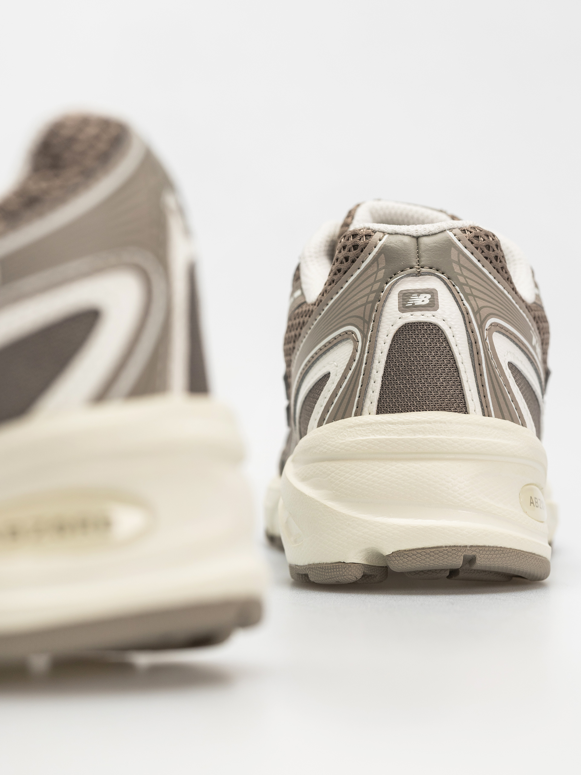 Boty New Balance 740 JR (arid stone)