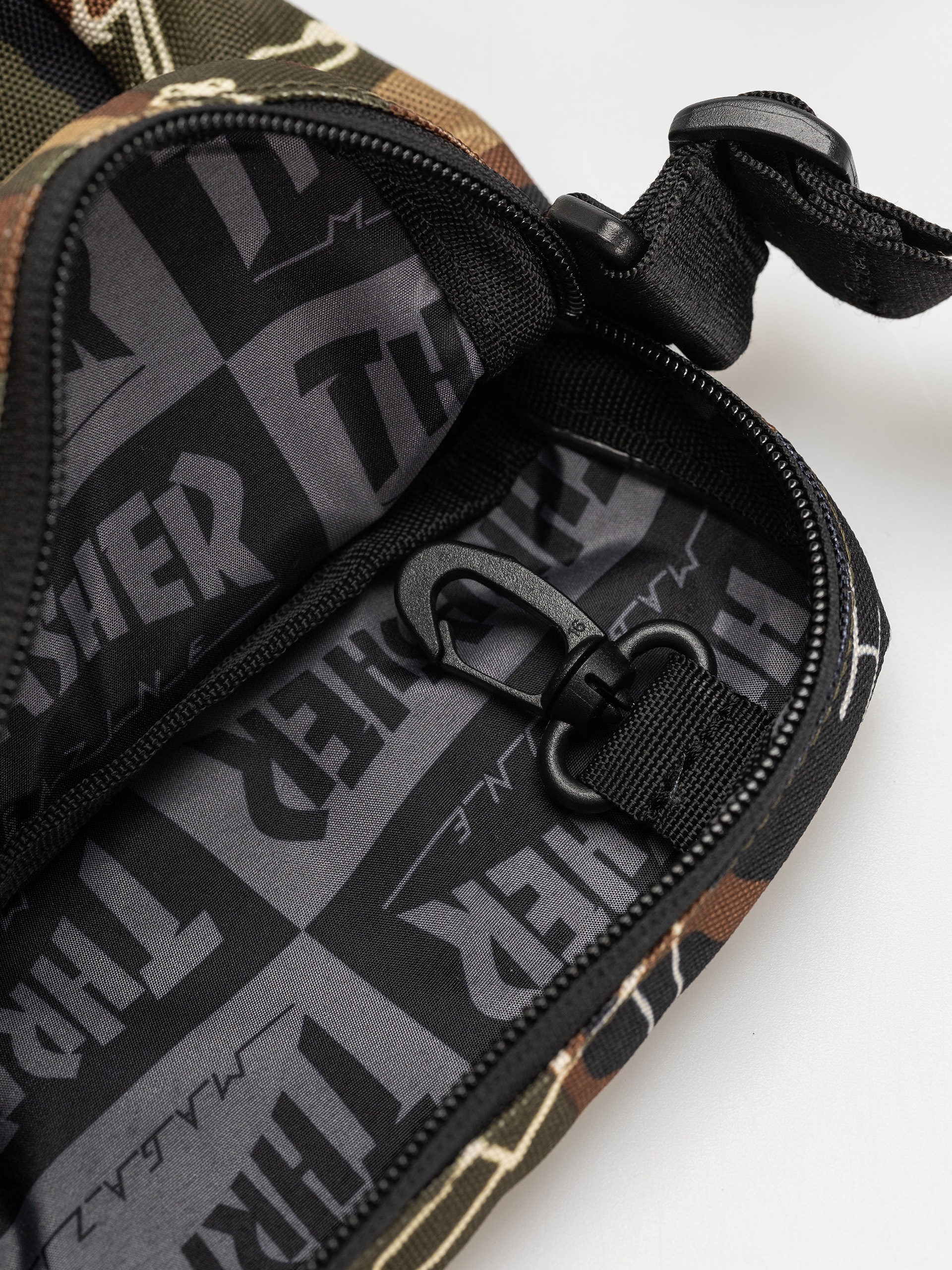 Taška Herschel Supply Co. X Thrasher Gonz Heritage Crossbody (woodland camo)