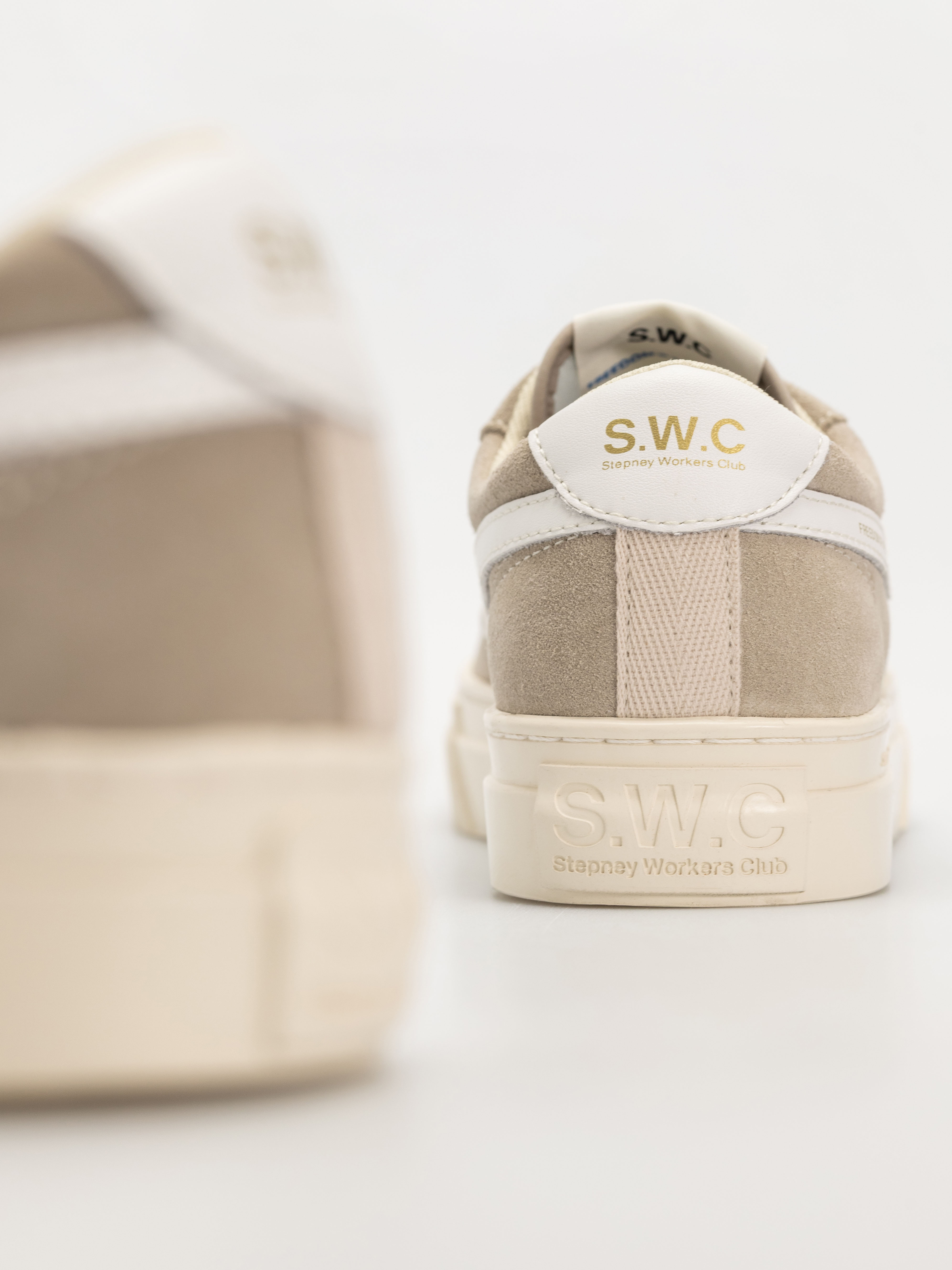 Boty Stepney Workers Club Dellow S-Strike (suede lt grey/white)