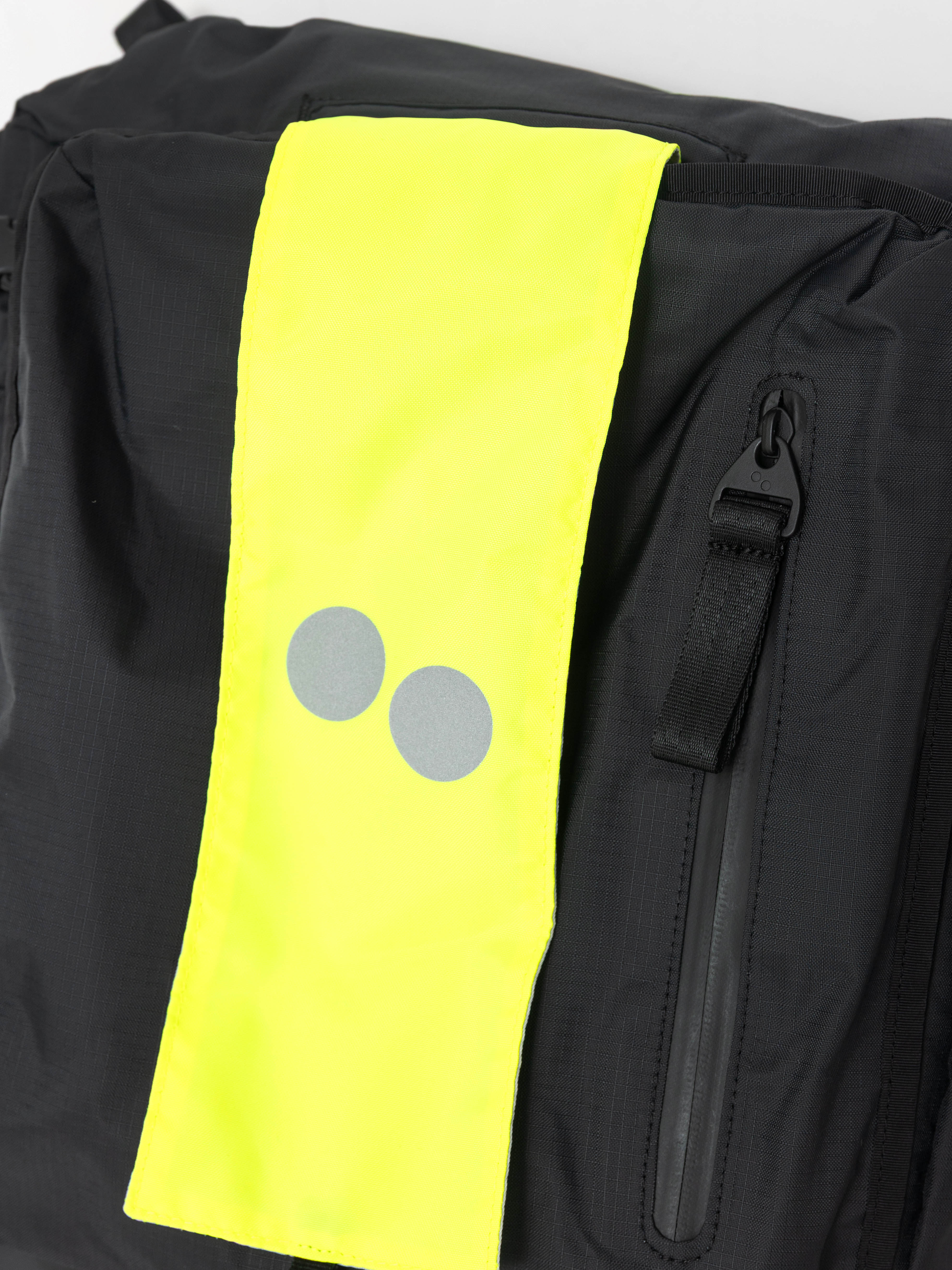 Batoh PinqPonq Komut Medium (pure black)