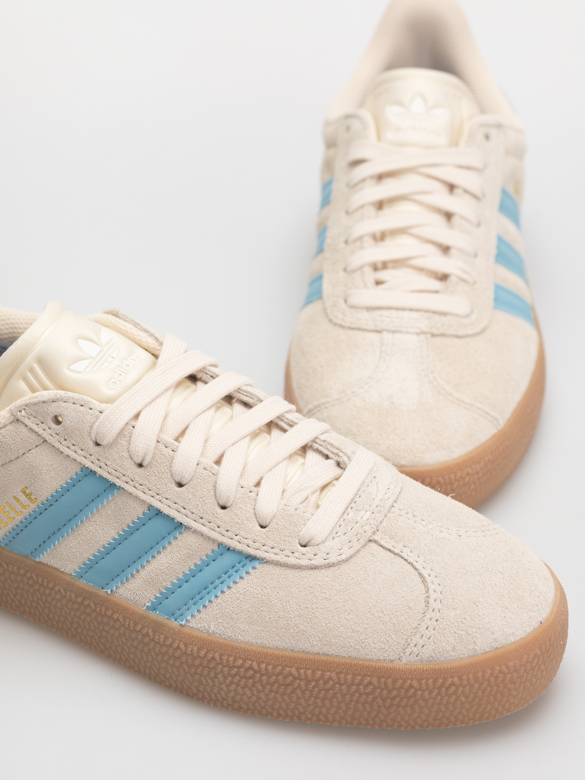 Boty adidas Gazelle Adv (wonwhi/preblu/gum4)
