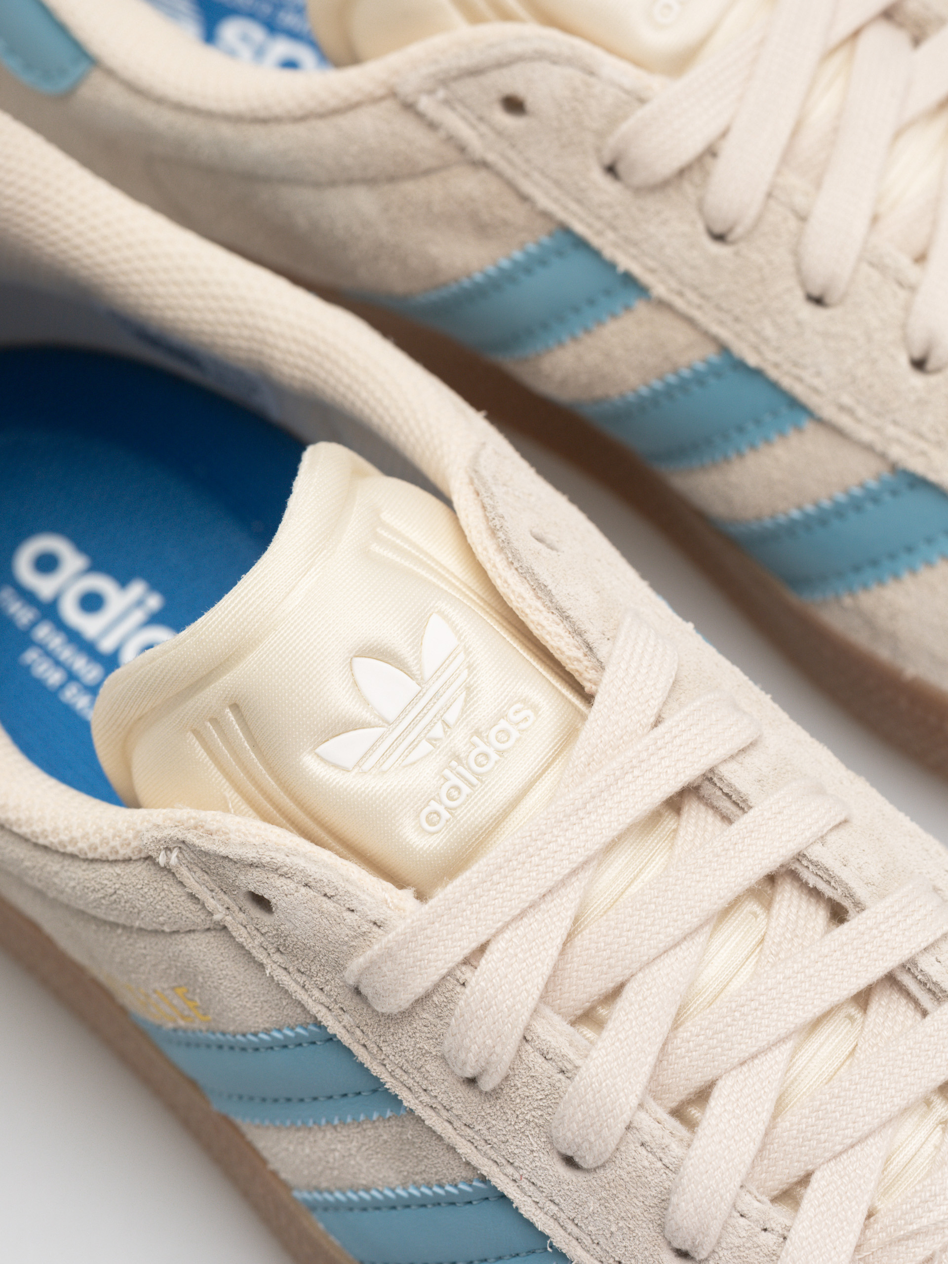 Boty adidas Gazelle Adv (wonwhi/preblu/gum4)