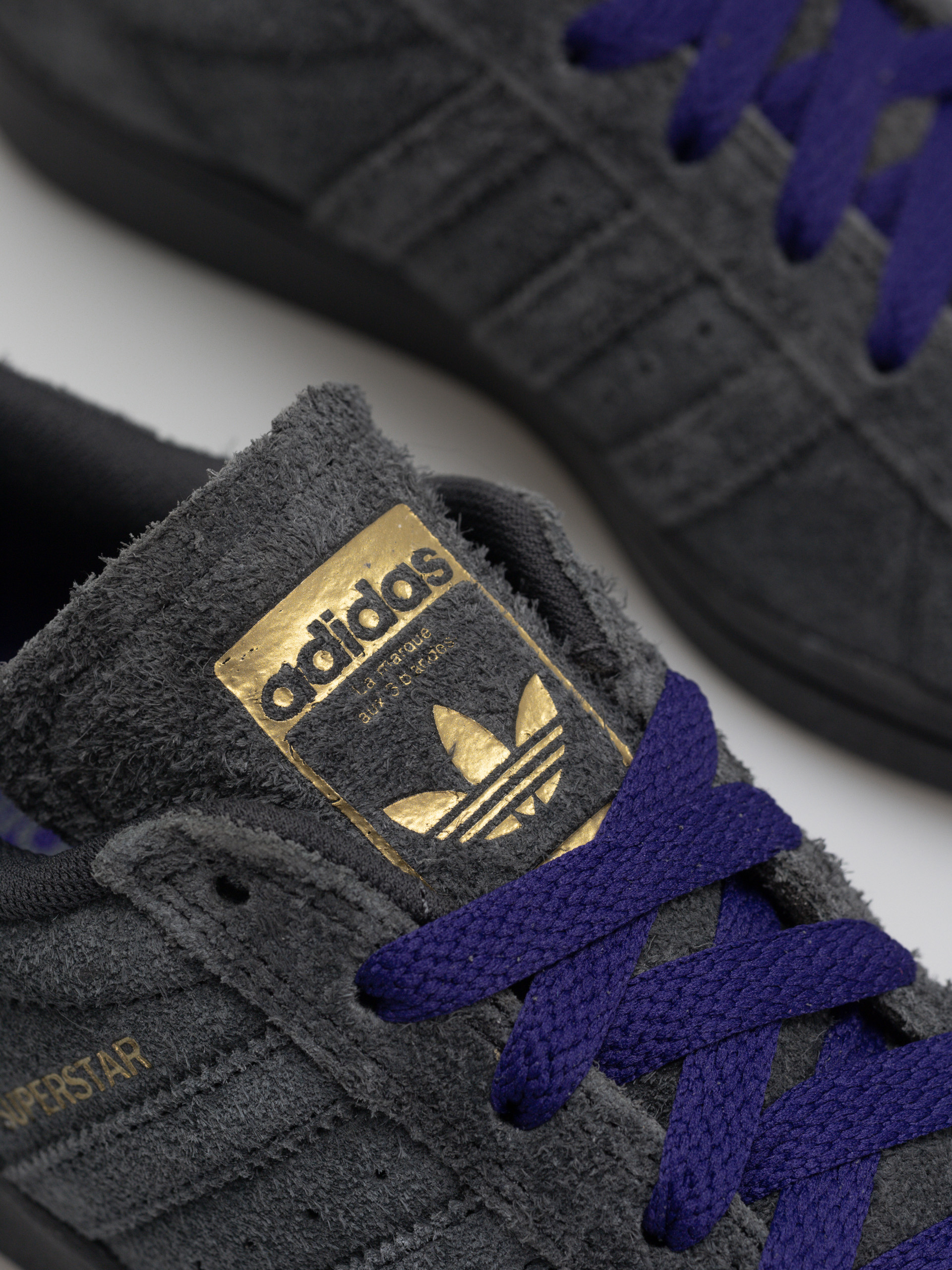 Boty adidas Superstar Adv (carbon/carbon/cpurpl)