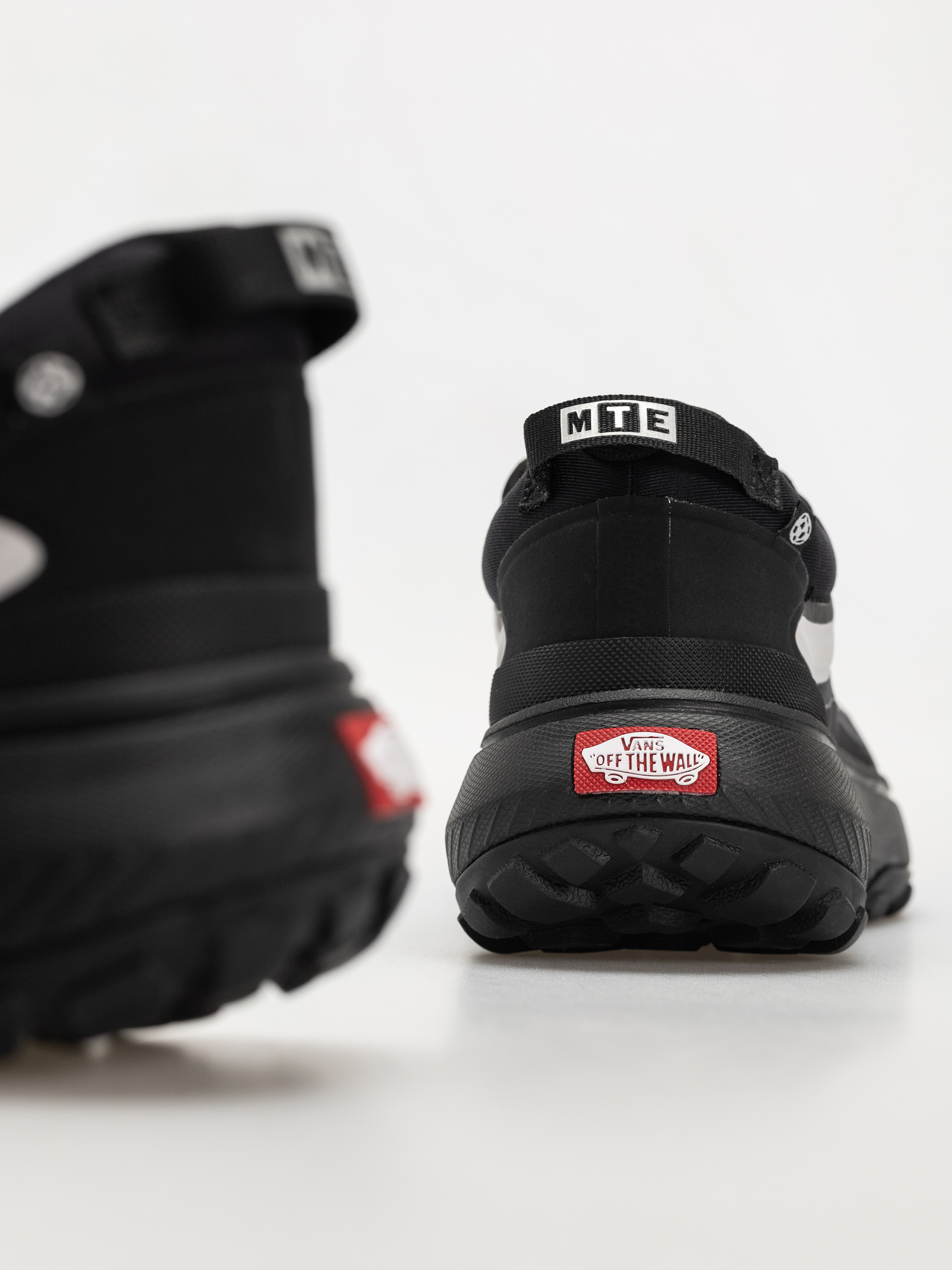 Boty Vans Mte Crosspath (reflective black)