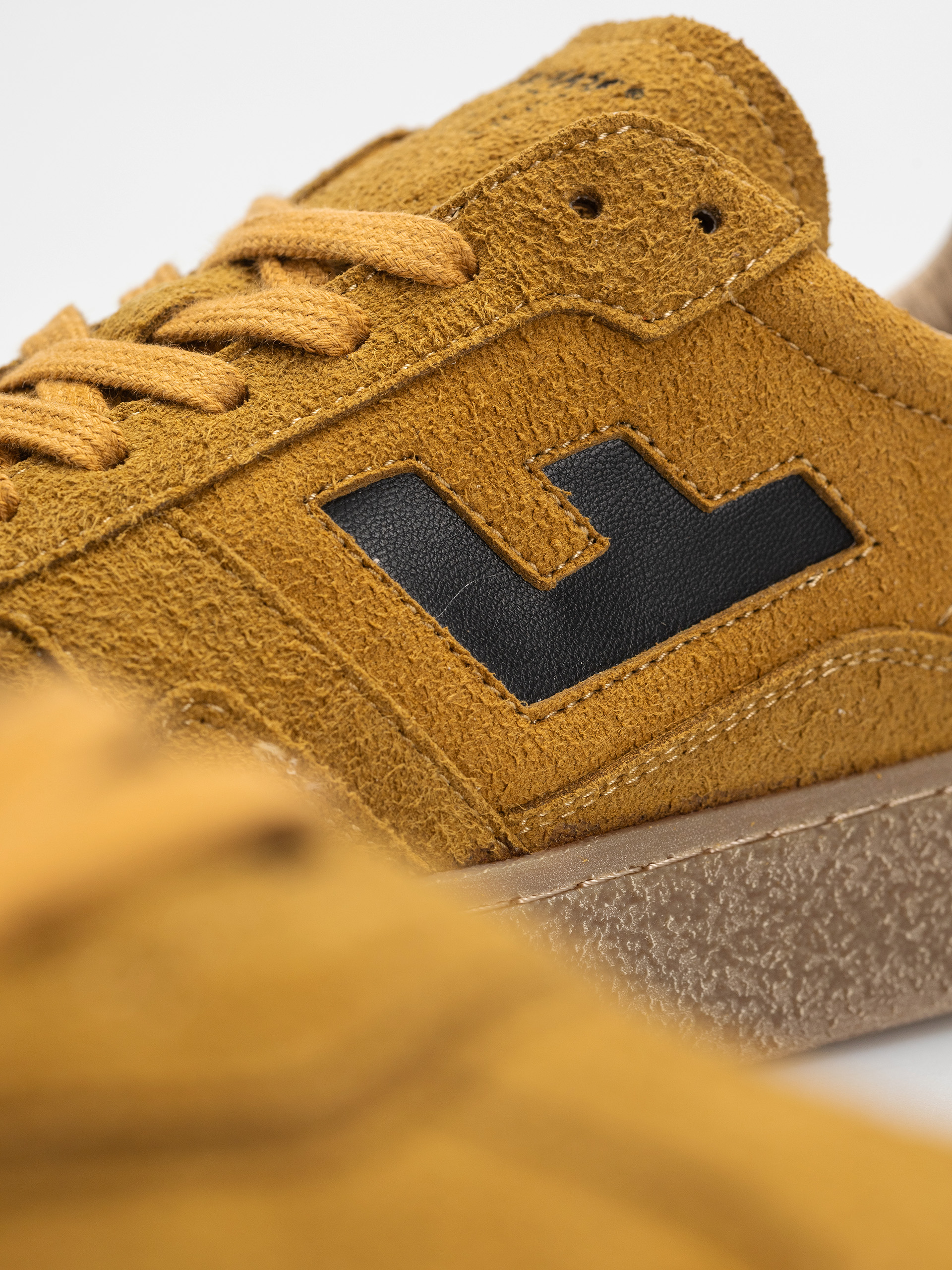 Boty Flamingos Life Burela Bold (hairy suede curry)