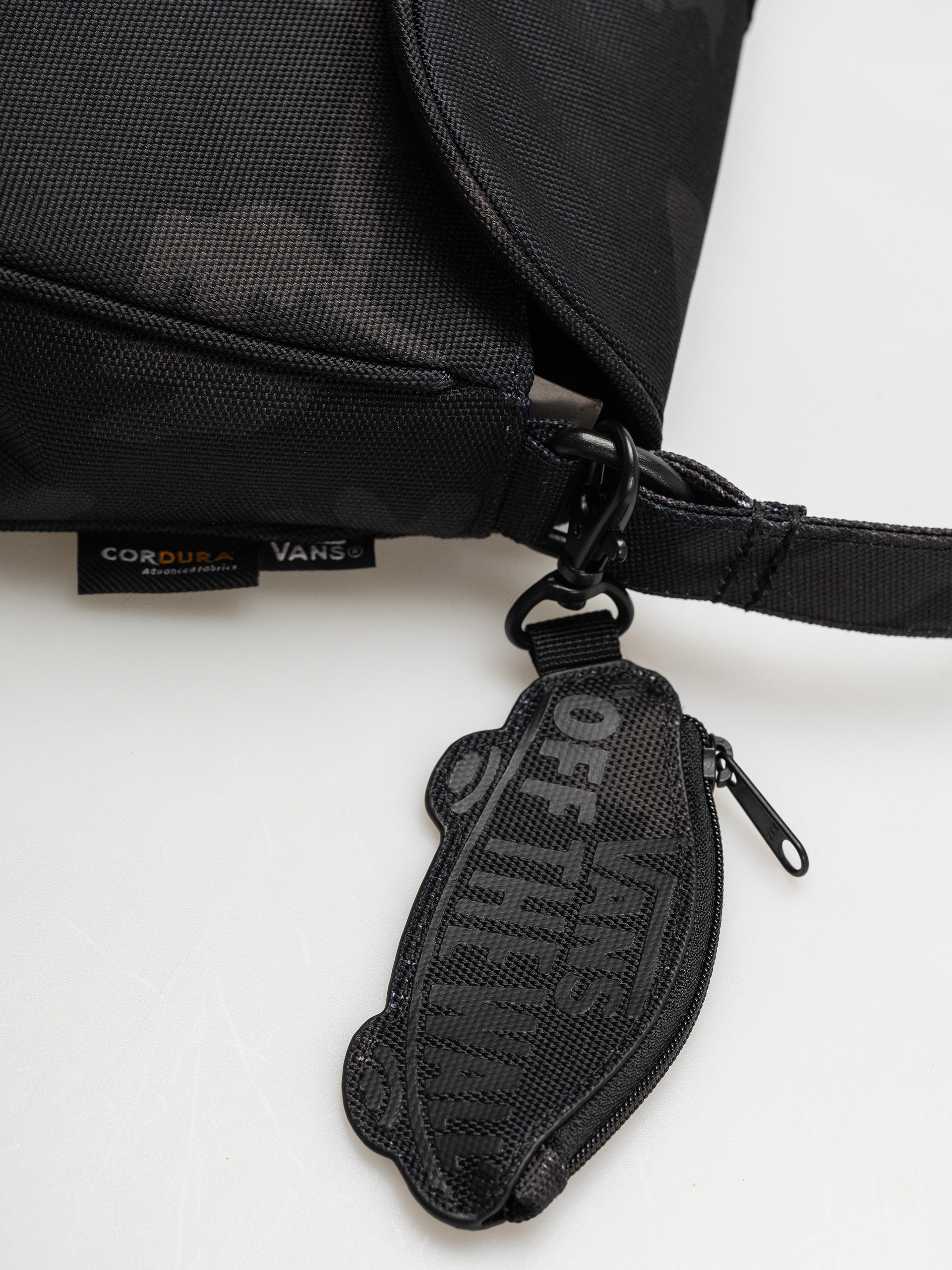 Kabelka Vans Hooked On Bag (black camo)