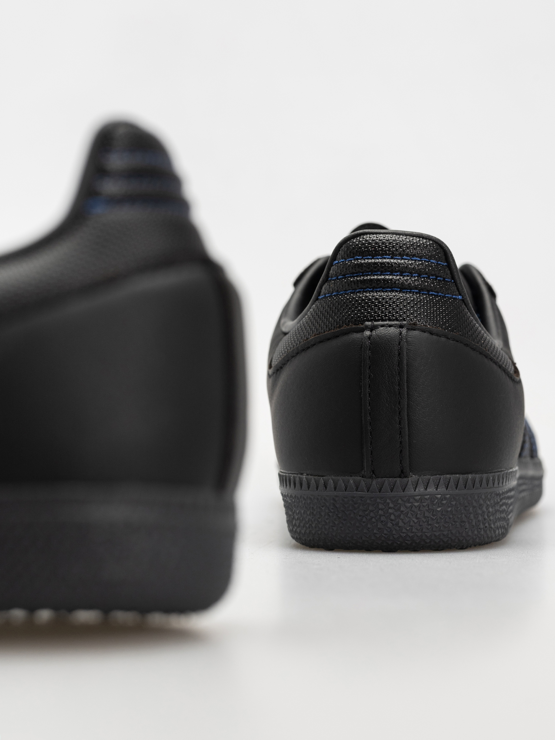 Boty adidas Samba Adv (cblack/cblack/royblu)