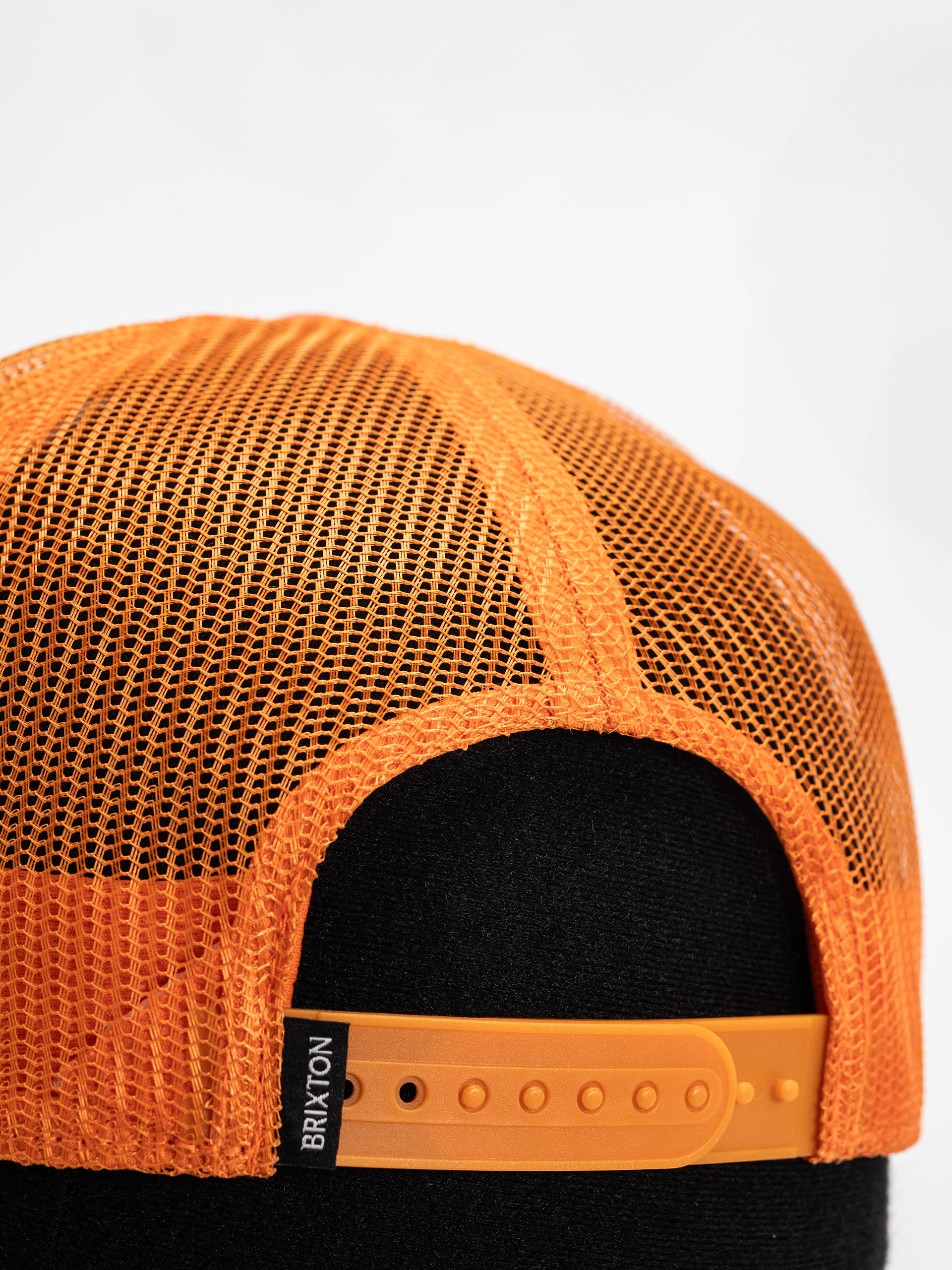 Kšiltovka  Brixton Out After Dark Np Trucker H Wmn (tangerine/off white)