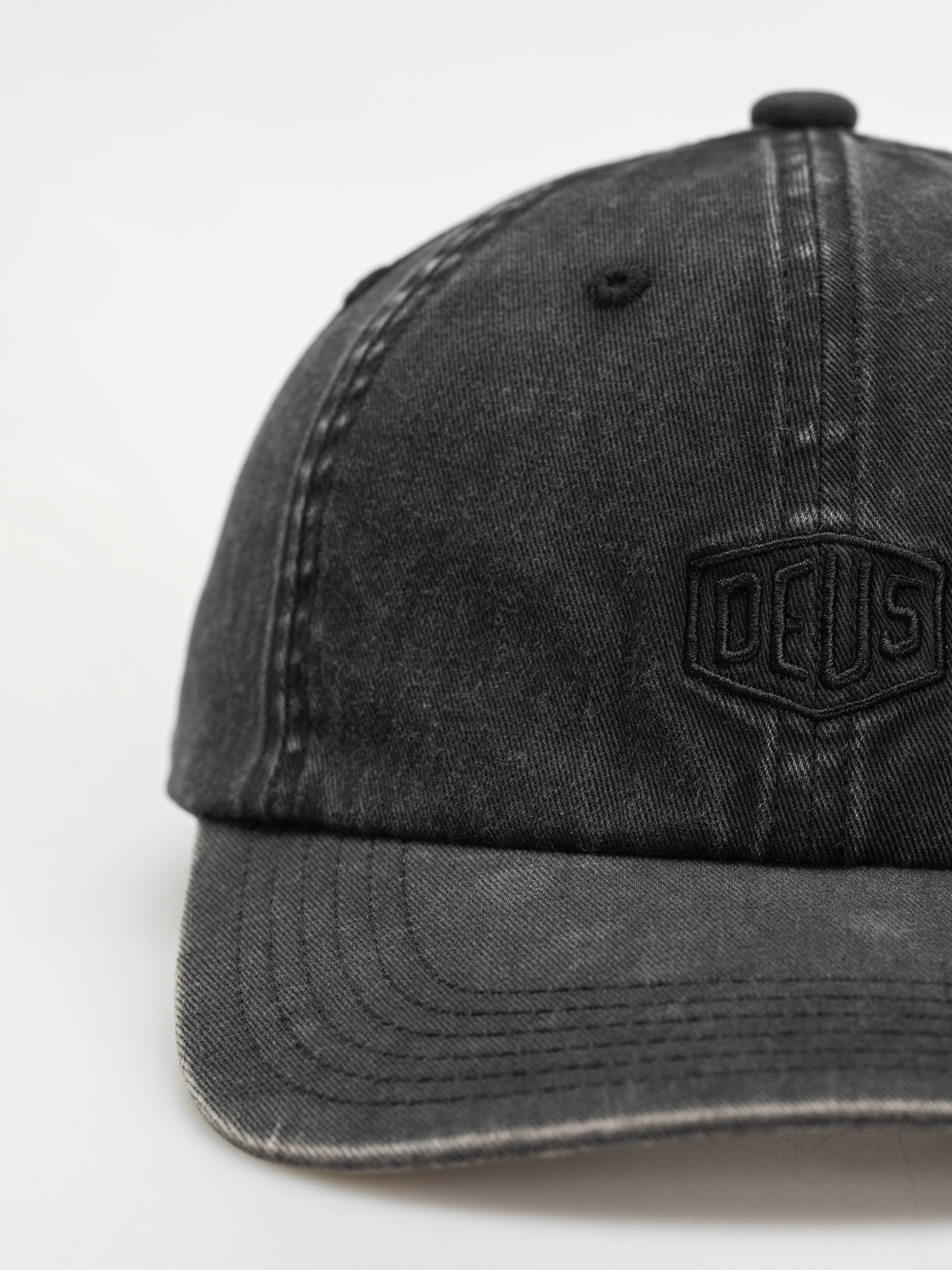Kšiltovka  Deus Ex Machina Shield Garment Dyed Dad Cap (black)
