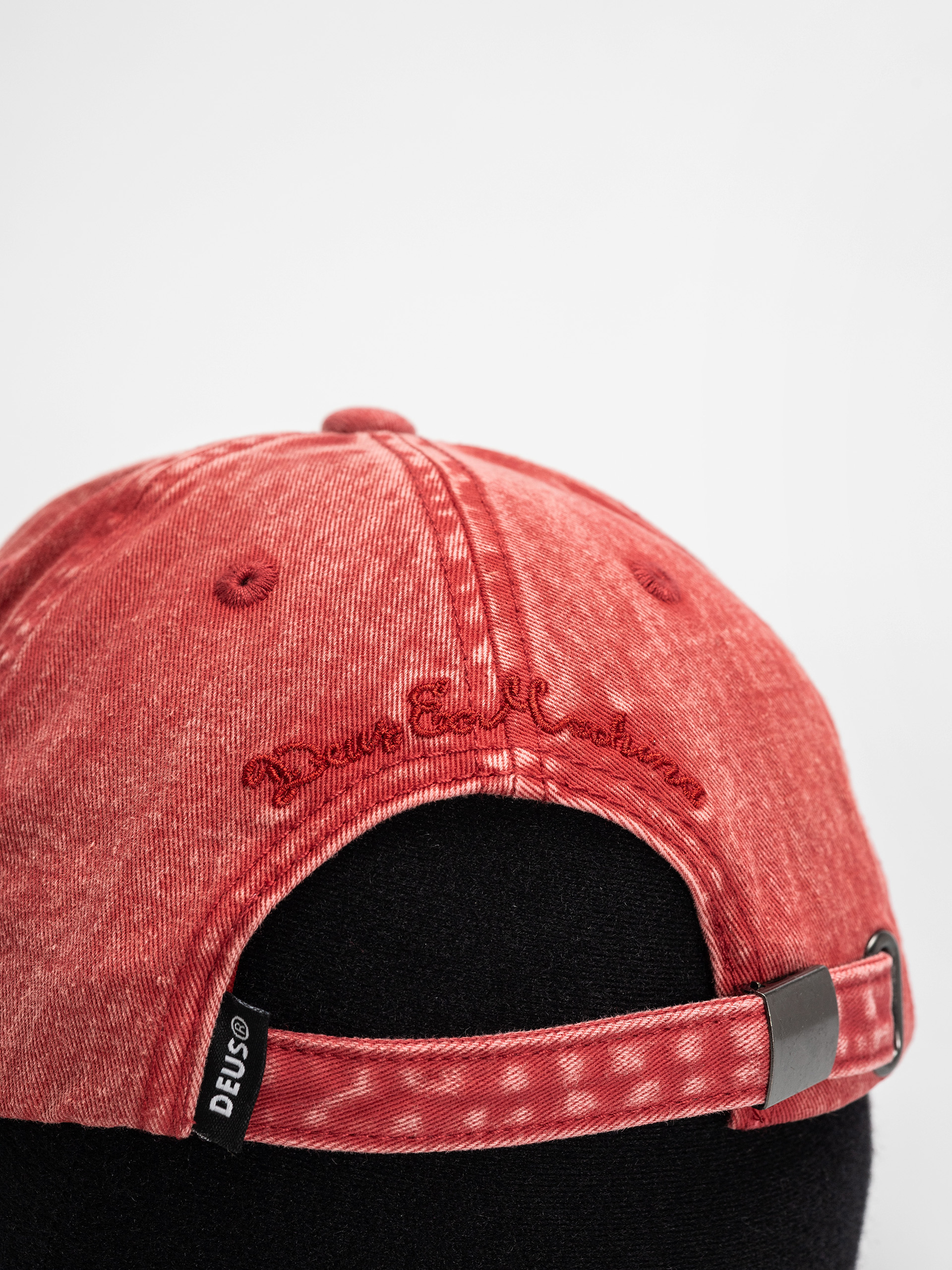 Kšiltovka  Deus Ex Machina Shield Garment Dyed Dad Cap (lava falls red)