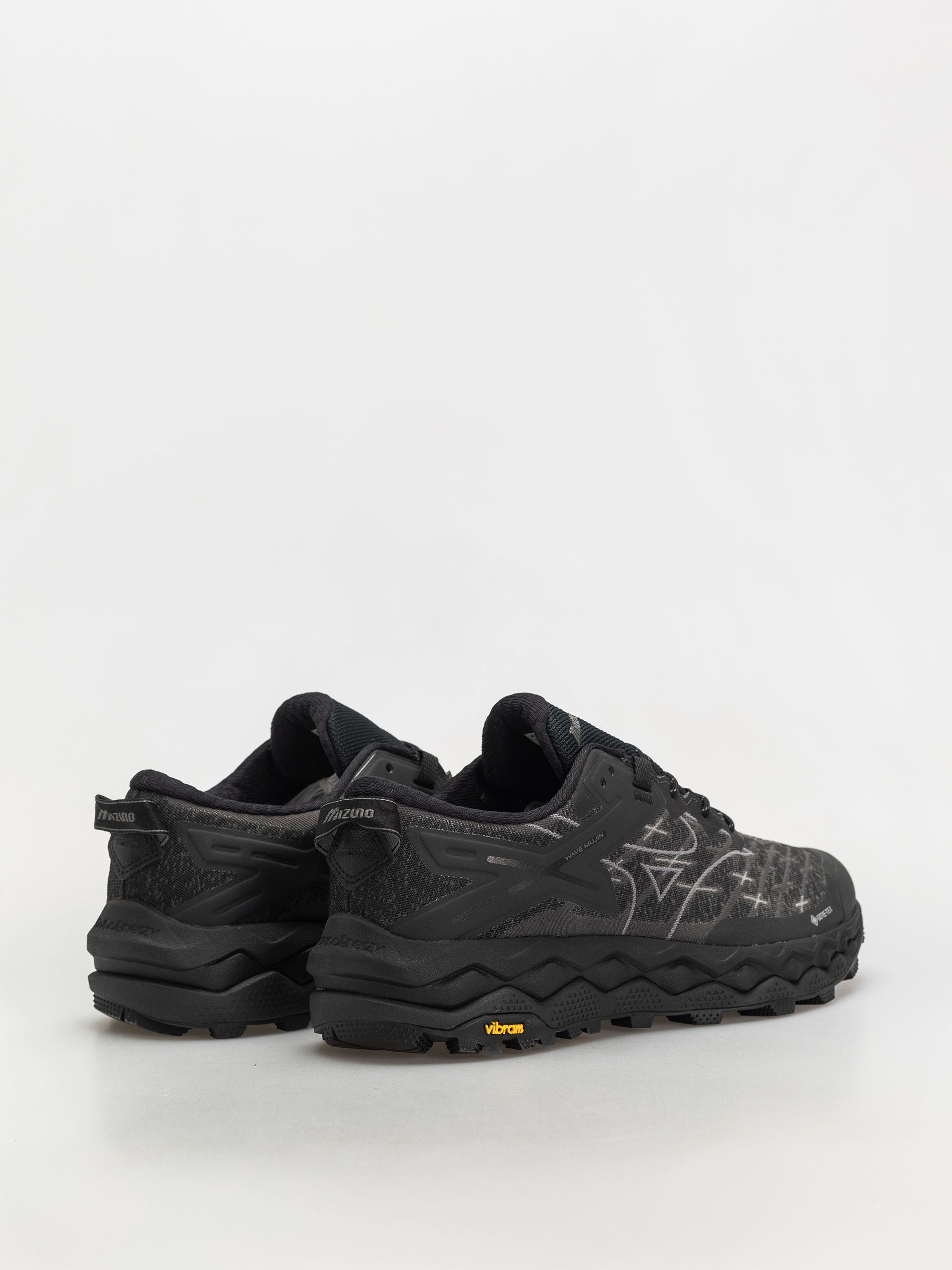 Boty Mizuno Wave Mujin LS GTX (black/quiet shade/black sand)