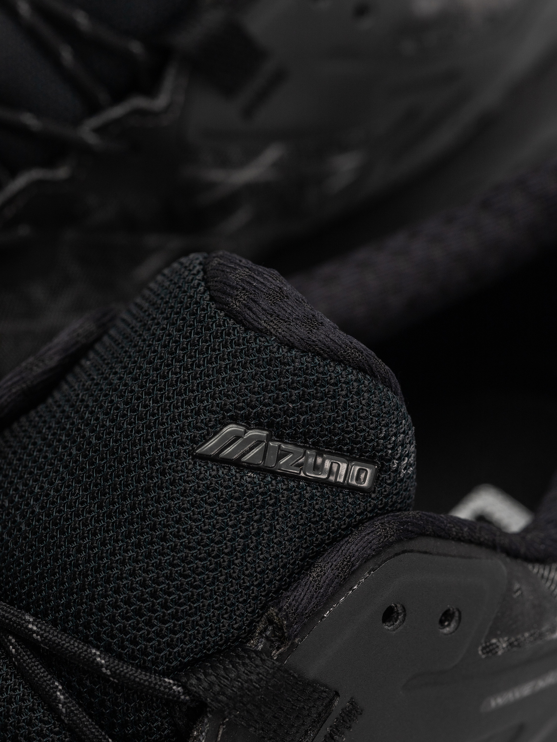 Boty Mizuno Wave Mujin LS GTX (black/quiet shade/black sand)