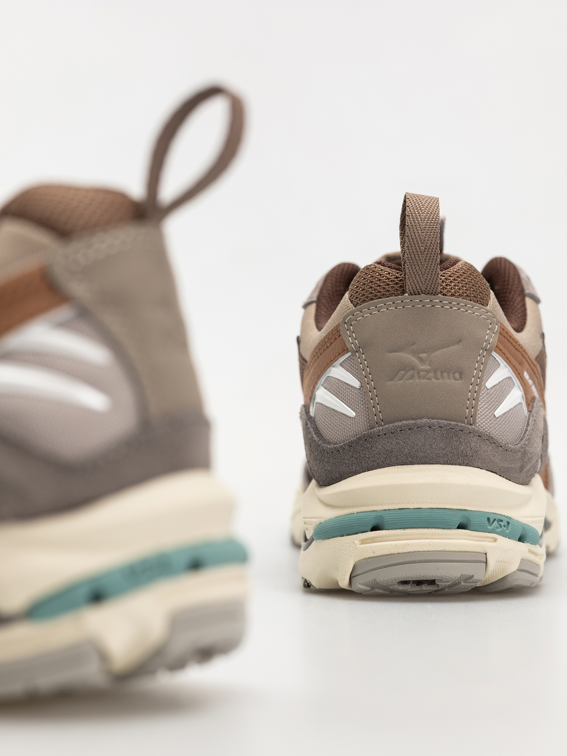 Boty Mizuno Wave Rider 10 (fossil/white/thrush)