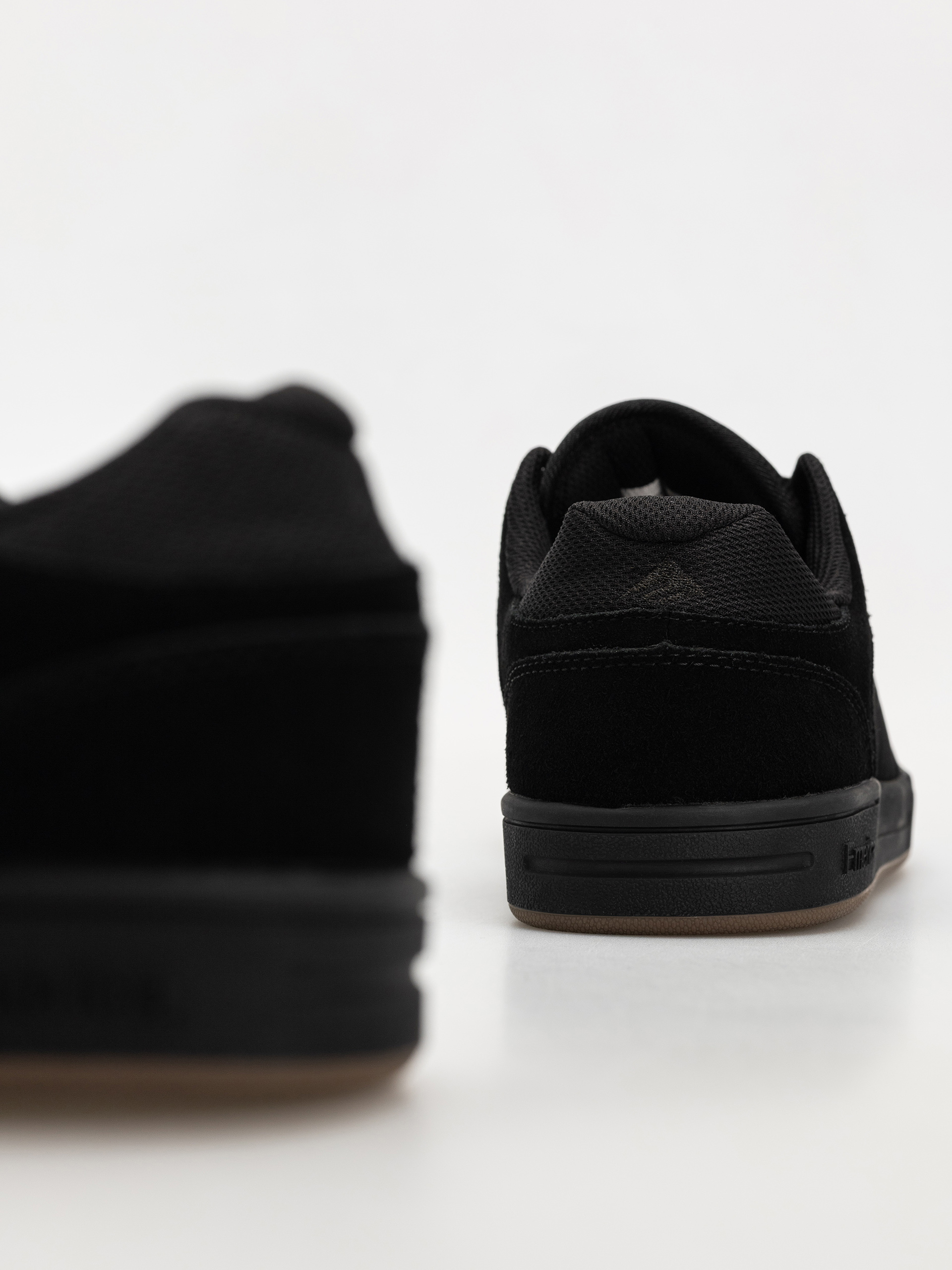 Boty Emerica Heritic (black/black/gum)