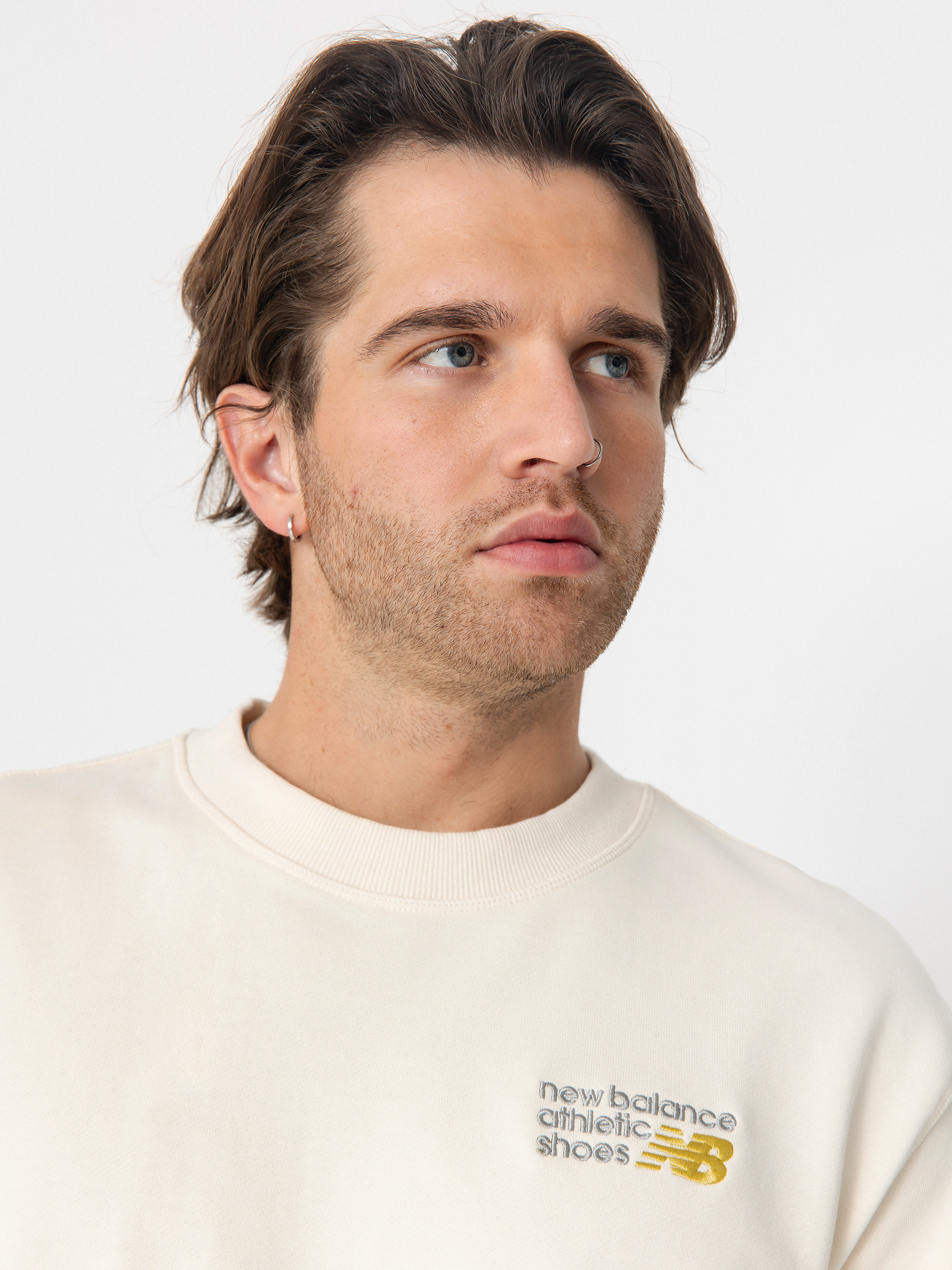 Mikina New Balance Athletics Premium Logo Crew (white)