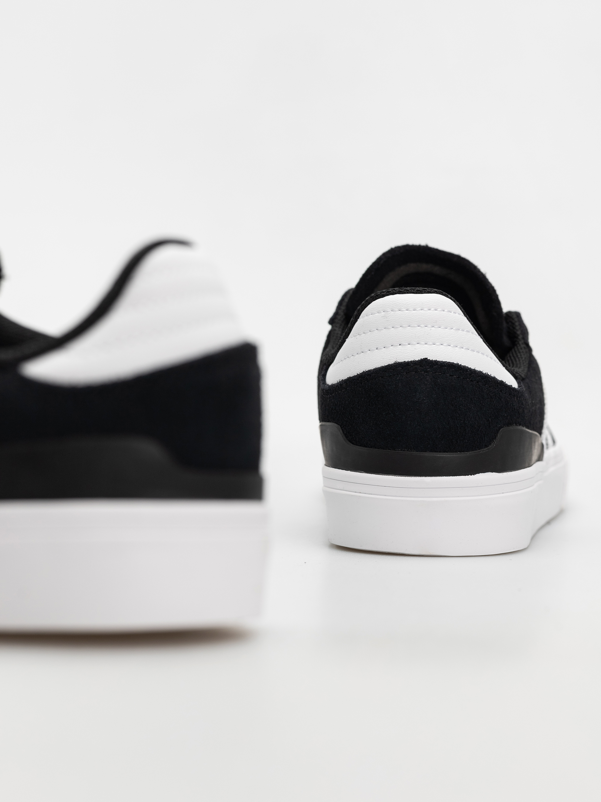 Boty adidas Busenitz Vulc II (cblack/ftwwht/gum4)