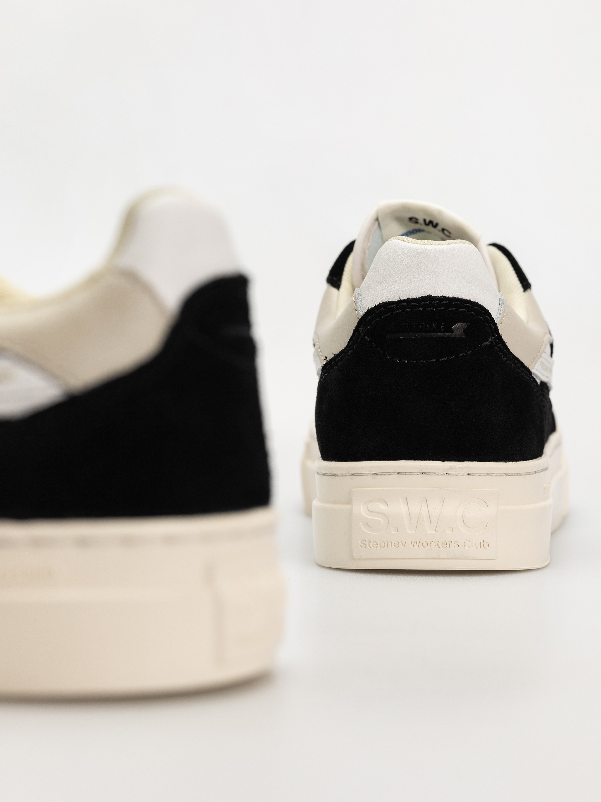 Boty Stepney Workers Club Pearl S-Strike (suede leather black white)