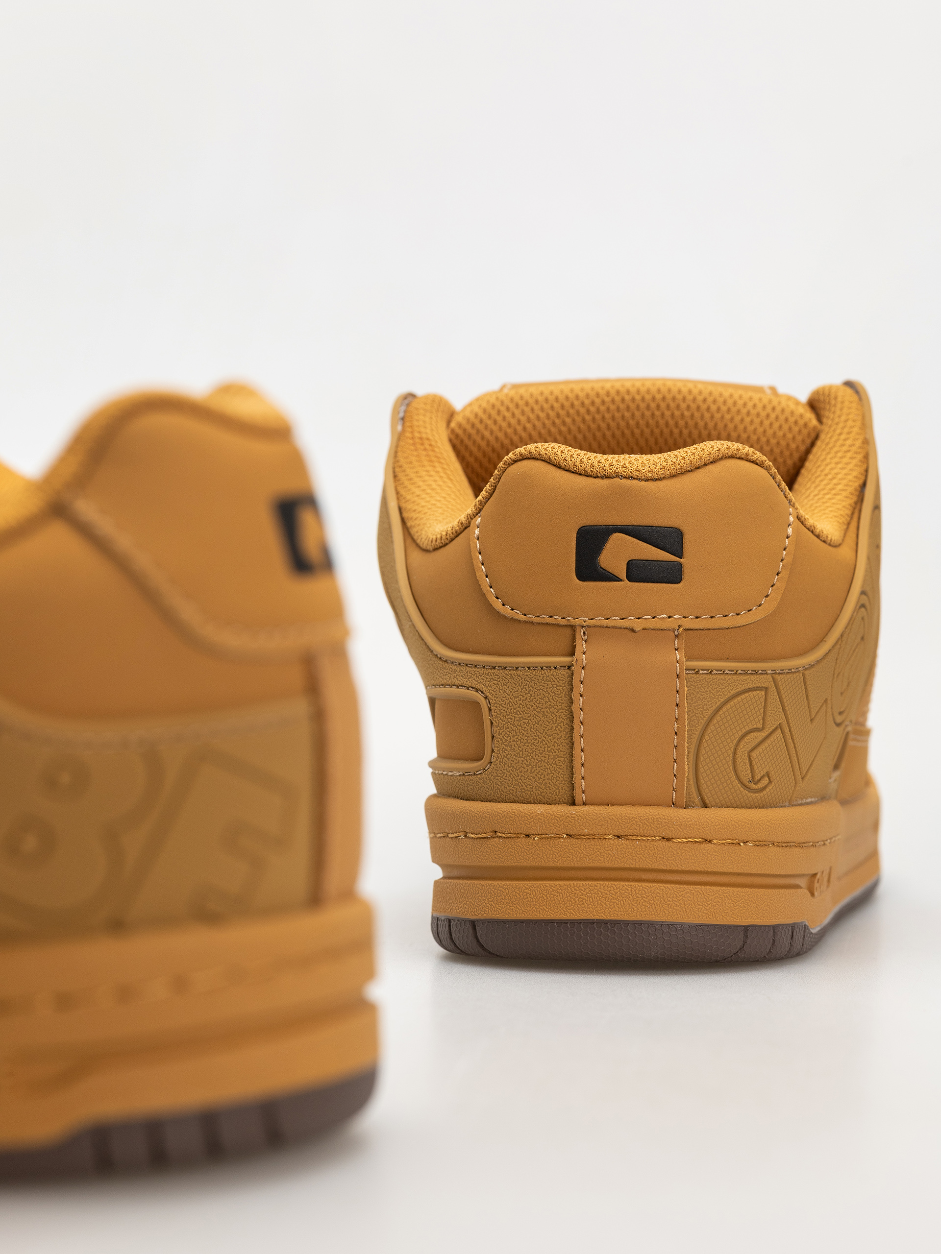 Boty Globe Tilt (honey/gum)