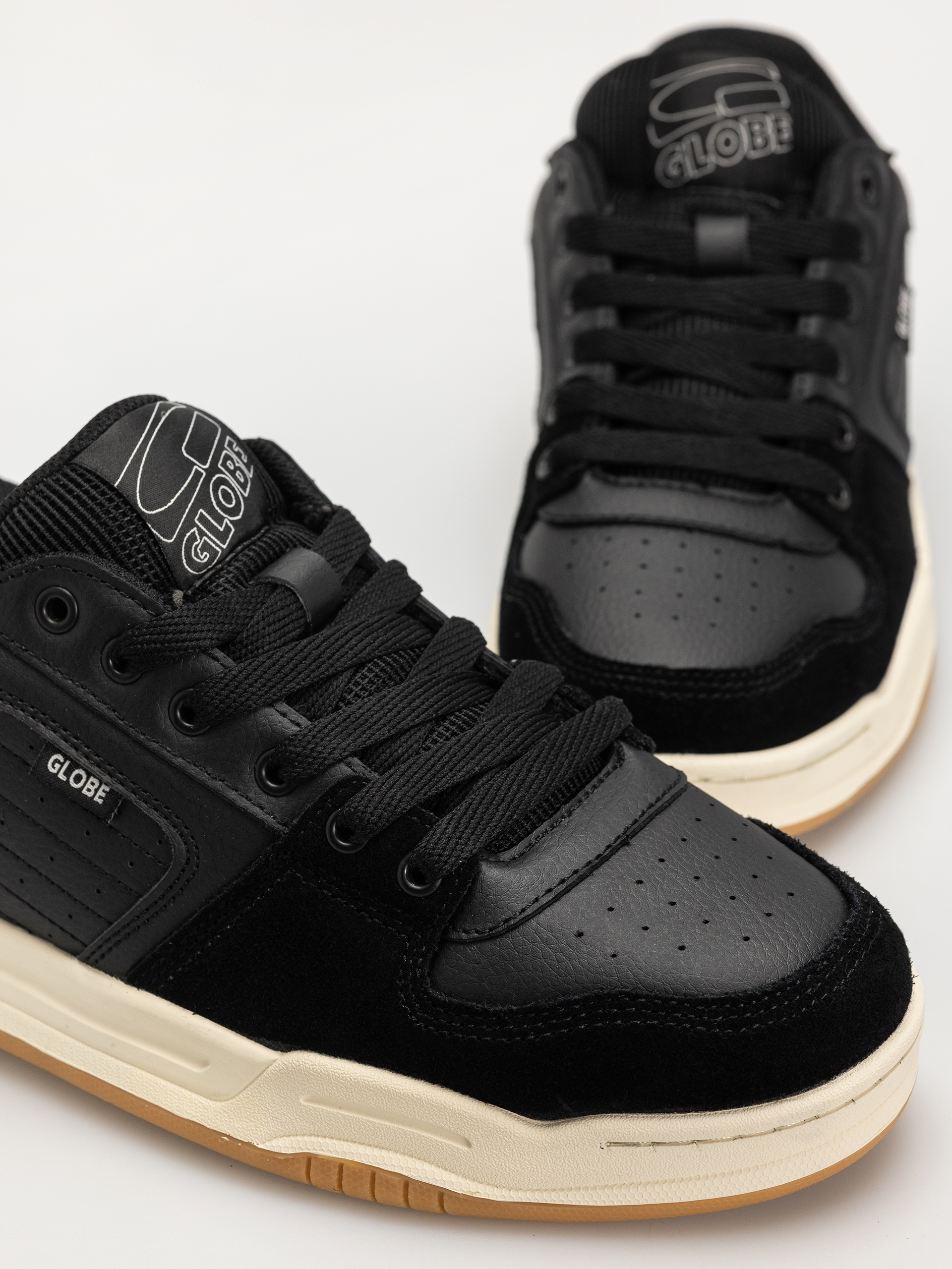 Boty Globe Mojo 2.0 (black/antique white)