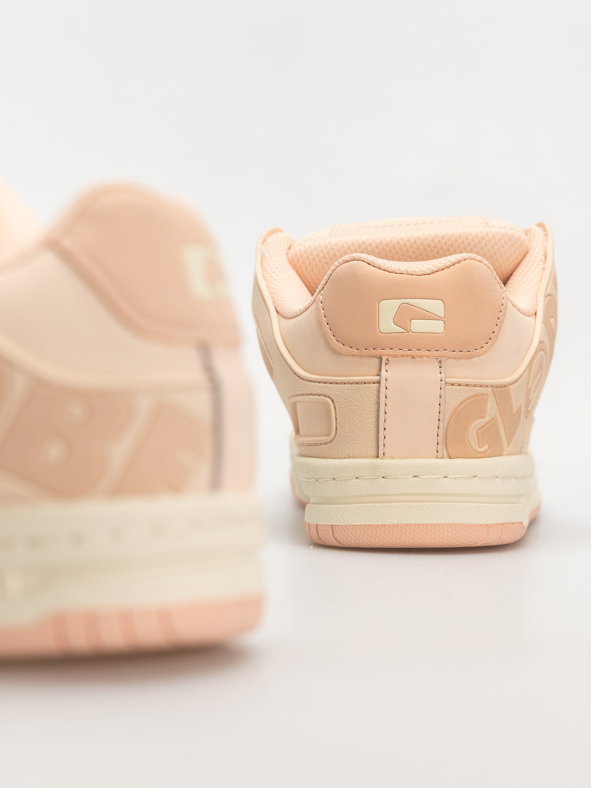 Boty Globe Tilt (peach/cream)