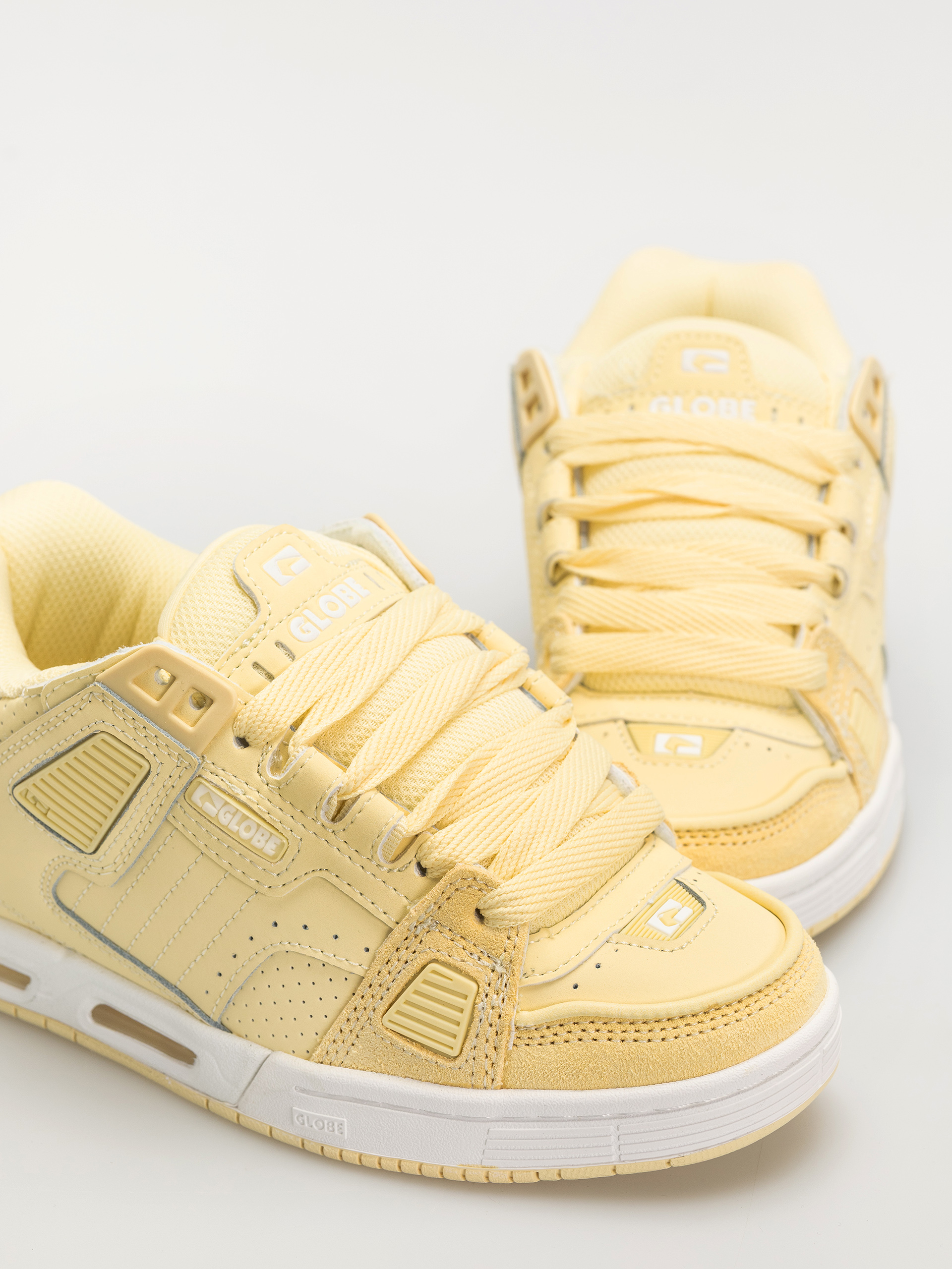 Boty Globe Sabre (butter/cream)