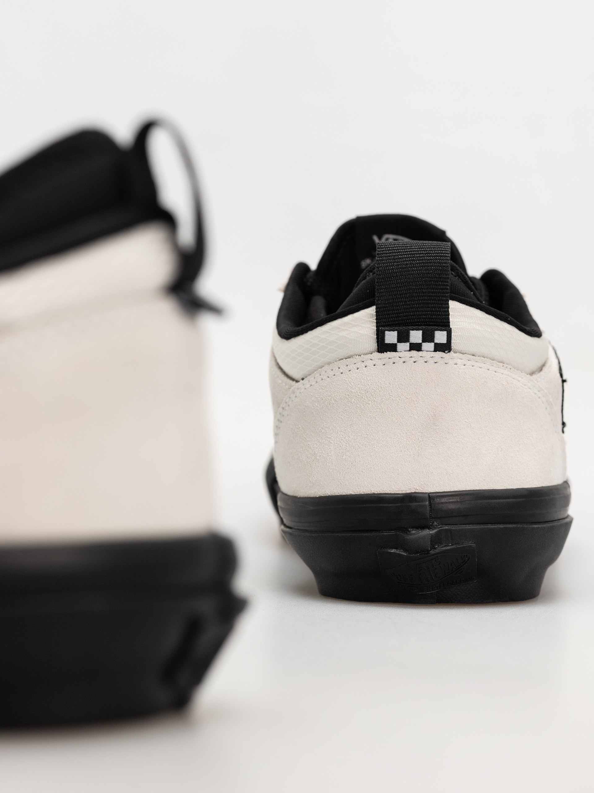 Boty Vans Skate Safe Low (atiba bone white/black)