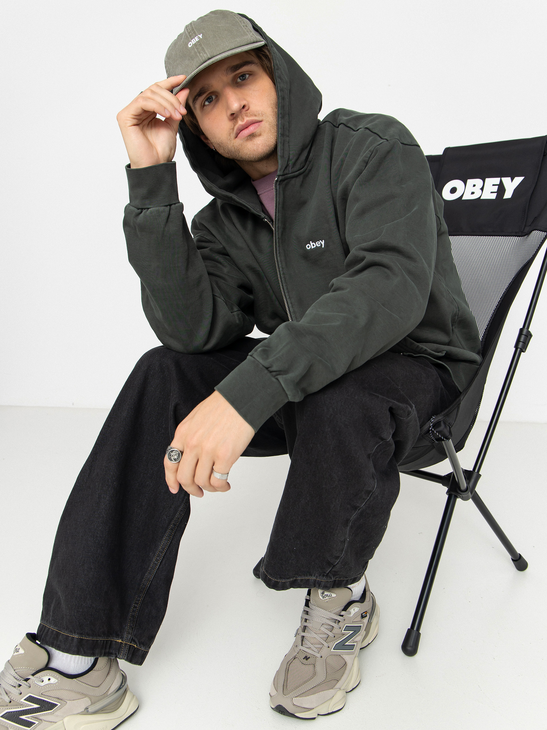 Mikina s kapucí OBEY Lowercase Pigment ZHD (pigment pirate black)