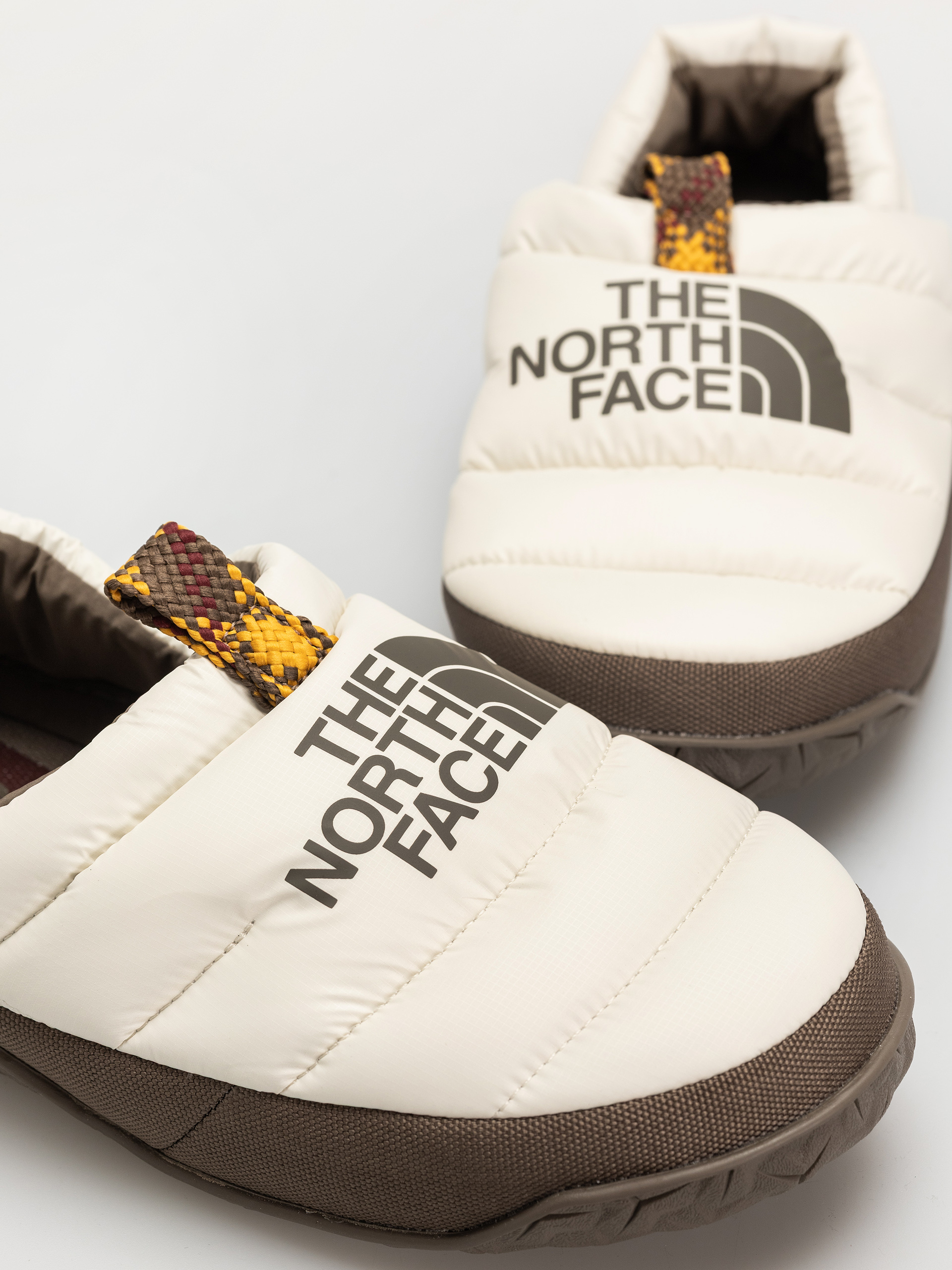 Boty The North Face Nuptse Mule Wmn (white dune/mocha brown)