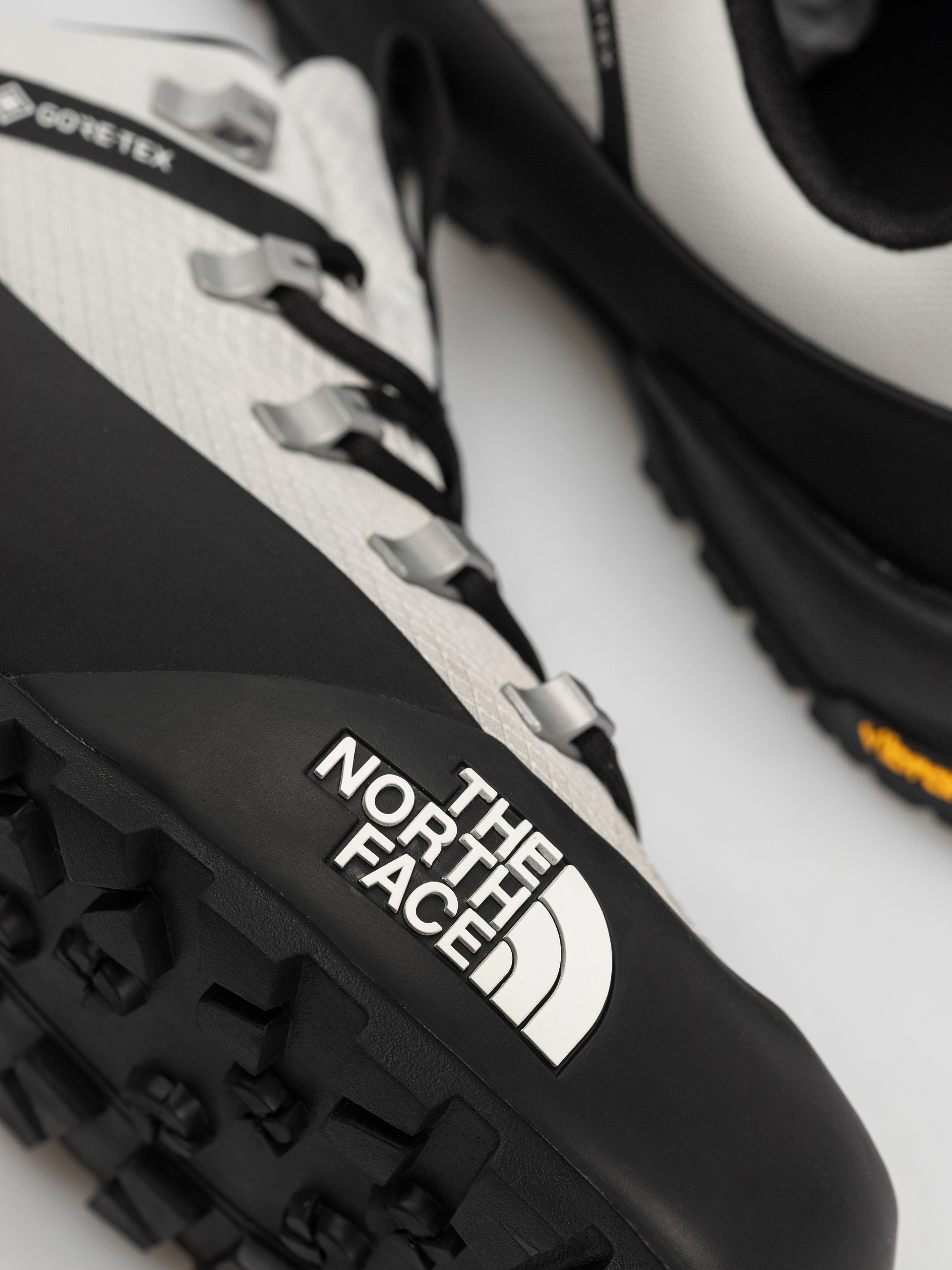 Boty The North Face Glenclyffe Low Gore Tex (high rise grey/tnf red)
