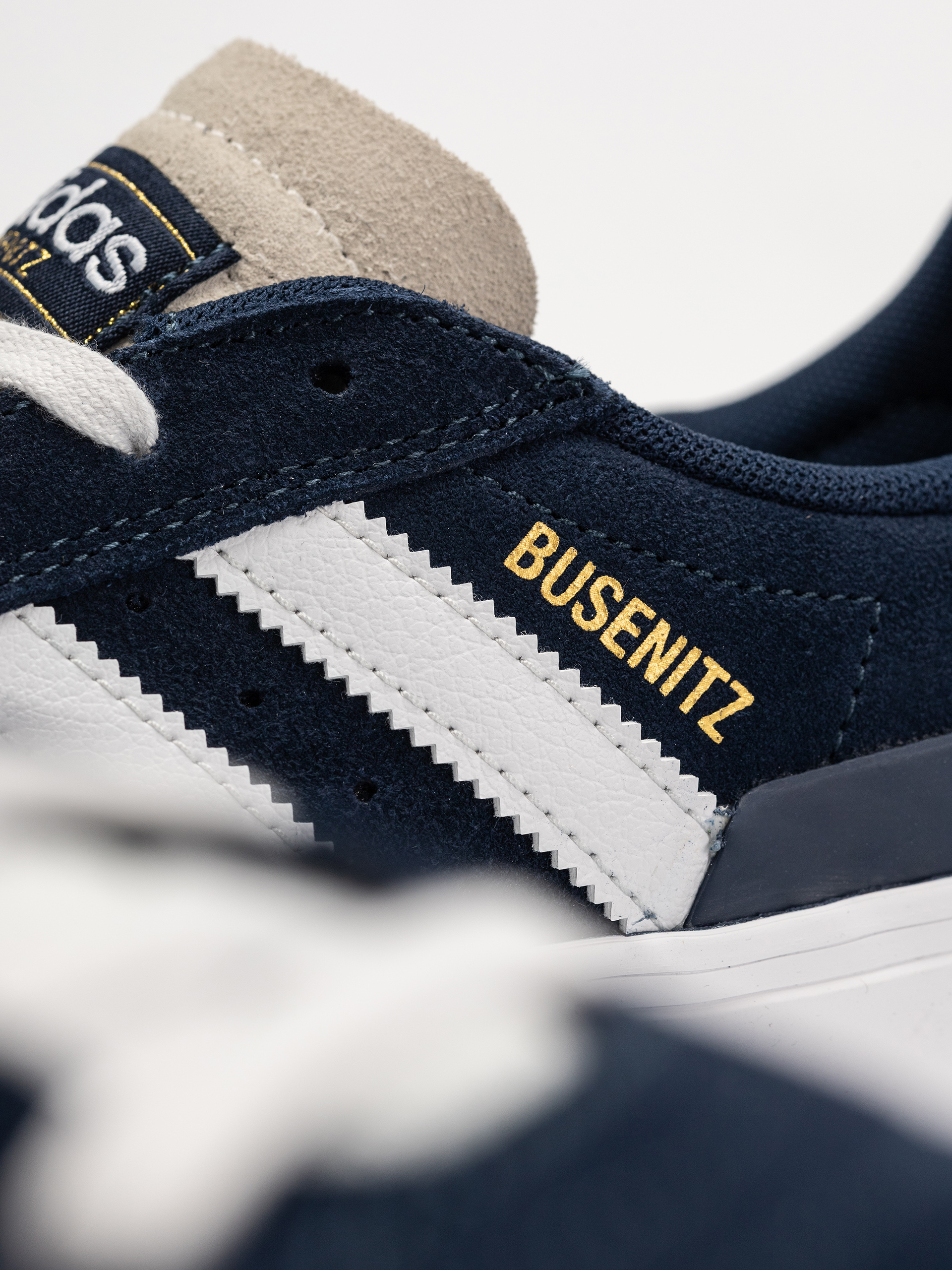 Boty adidas Busenitz Vulc II (conavy/crywht/ftwwht)