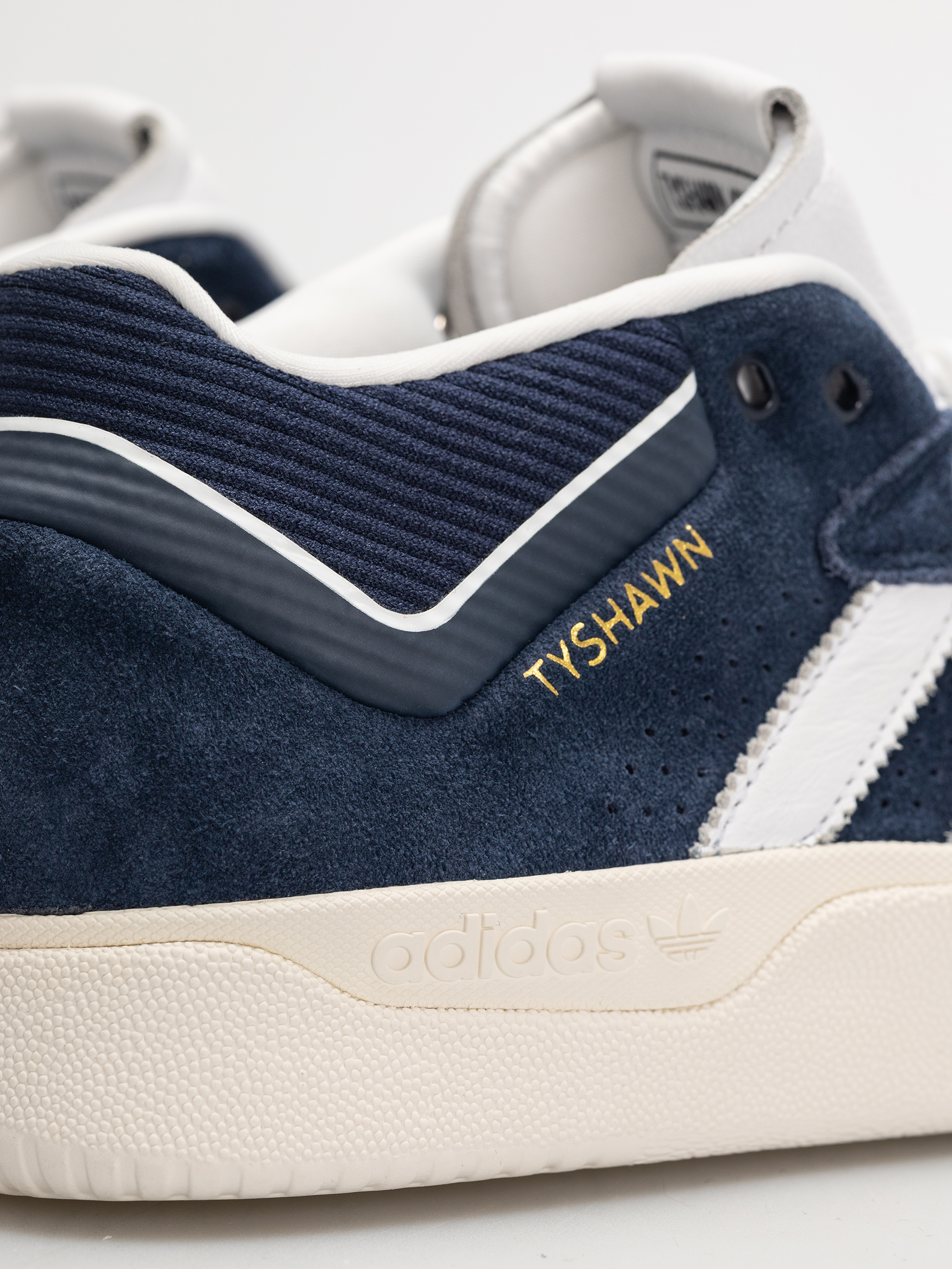 Boty adidas Tyshawn (conavy/ftwwht/cwhite)