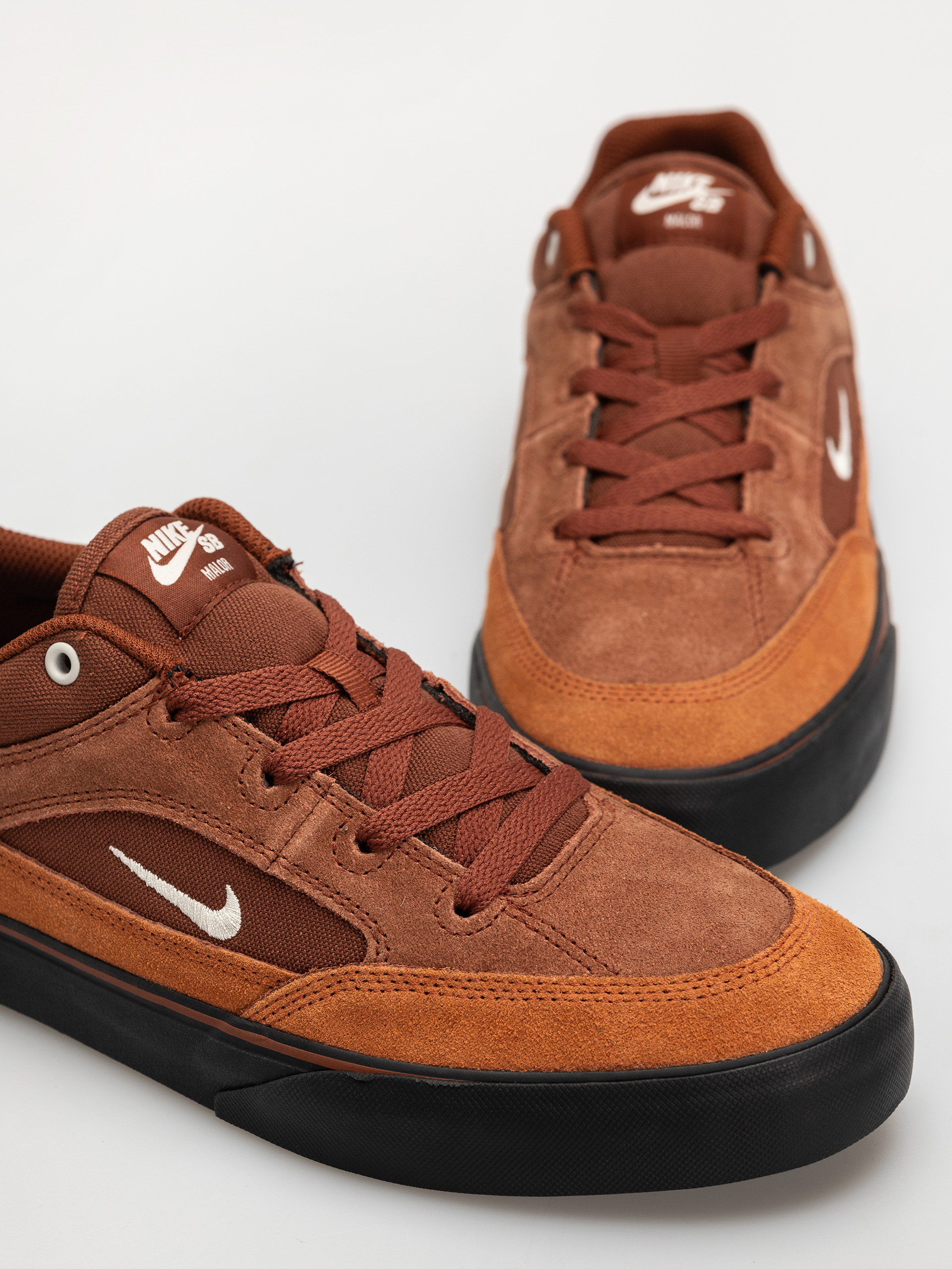 Boty Nike SB Malor (cinnamon/light bone dark russet black)