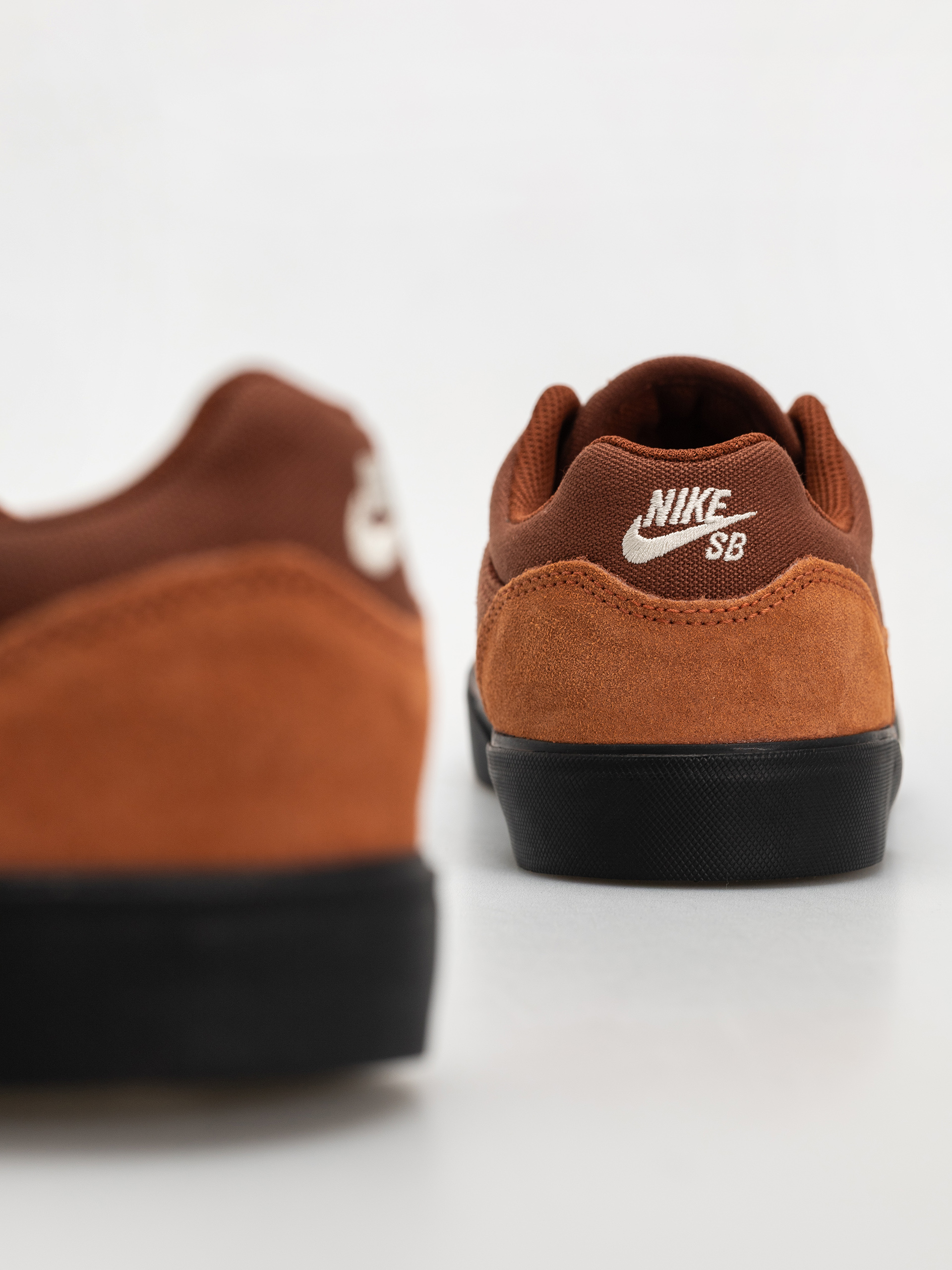 Boty Nike SB Malor (cinnamon/light bone dark russet black)