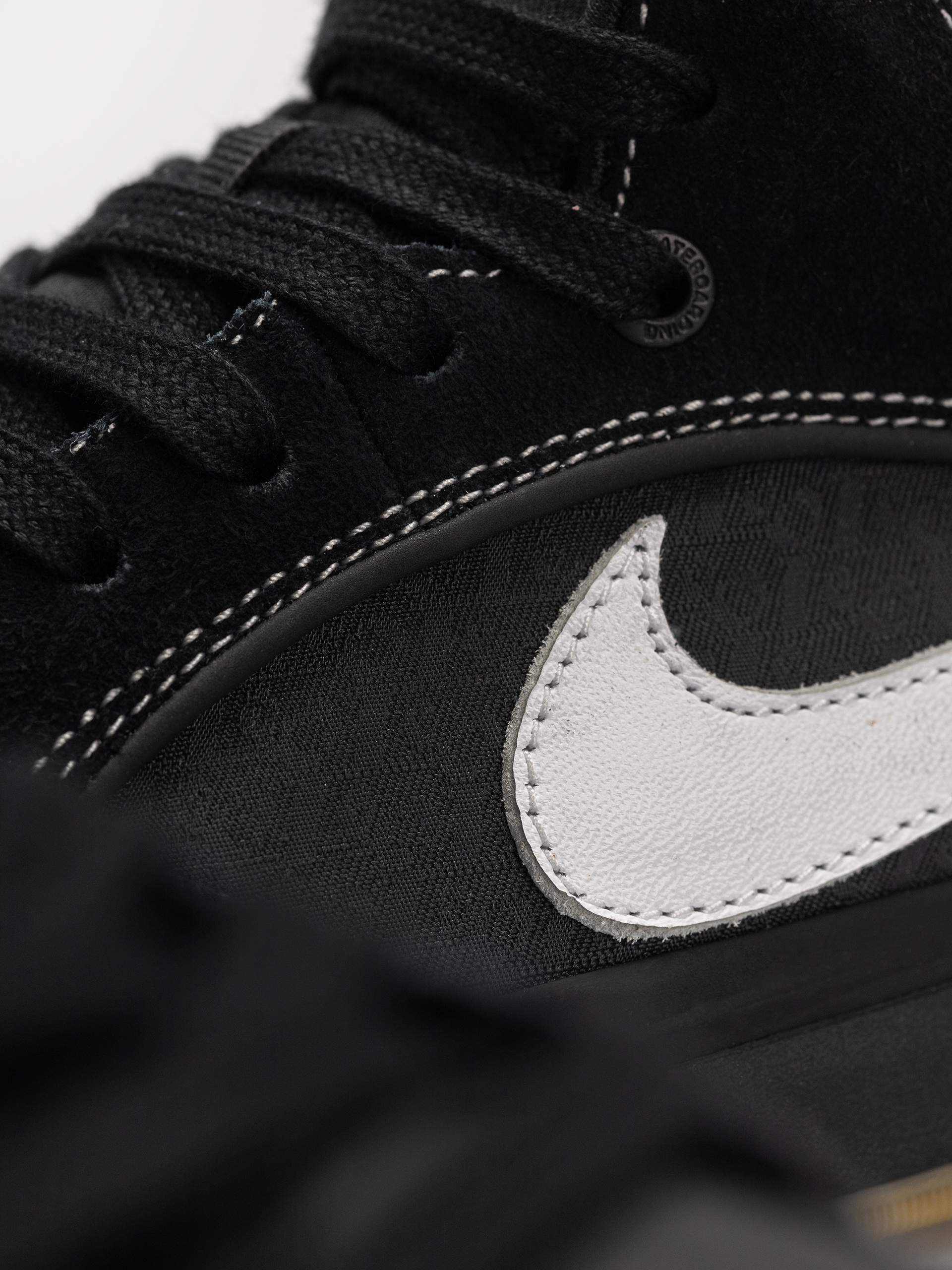 Boty Nike SB React Leo (black/white black gum light brown)