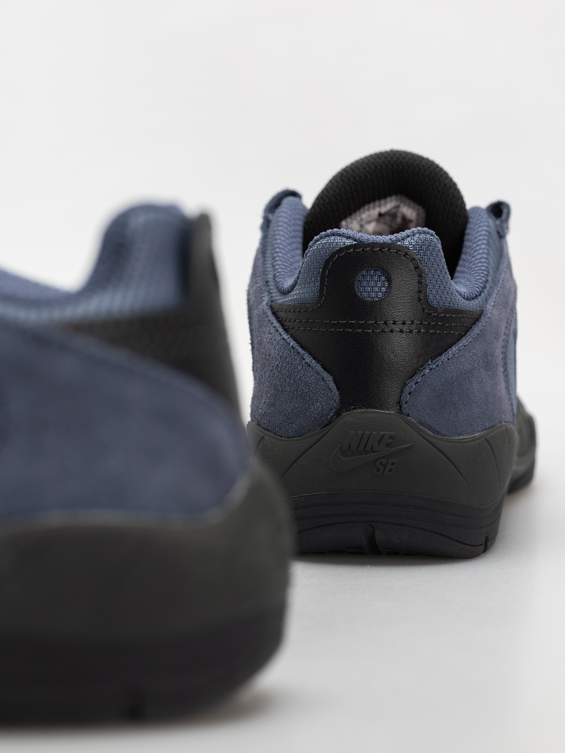 Boty Nike SB Vertebrae (diffused blue/campfire orange anthracite)