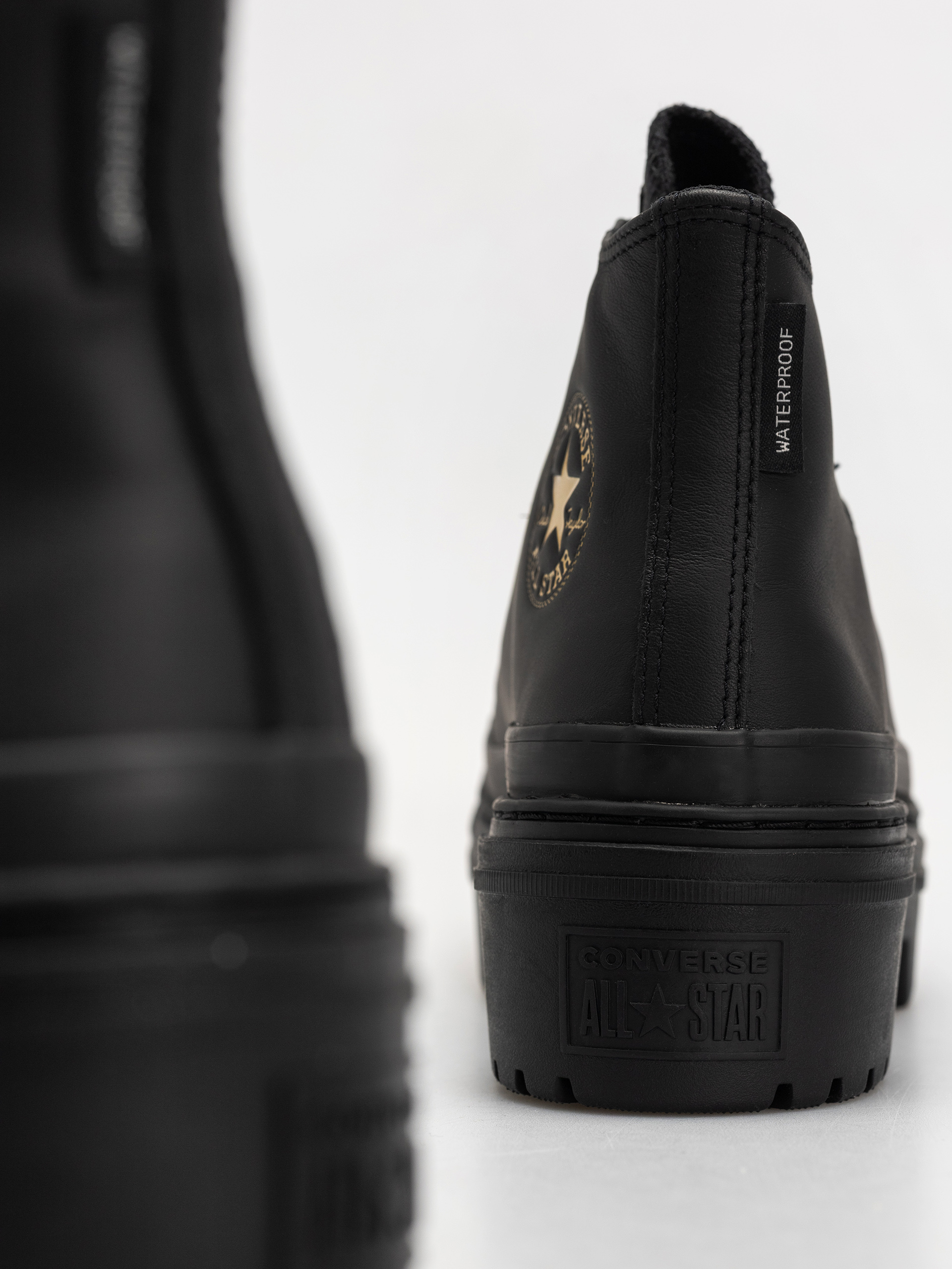 Boty Converse Chuck Taylor All Star Lugged Heel Wmn (black/black/gold)