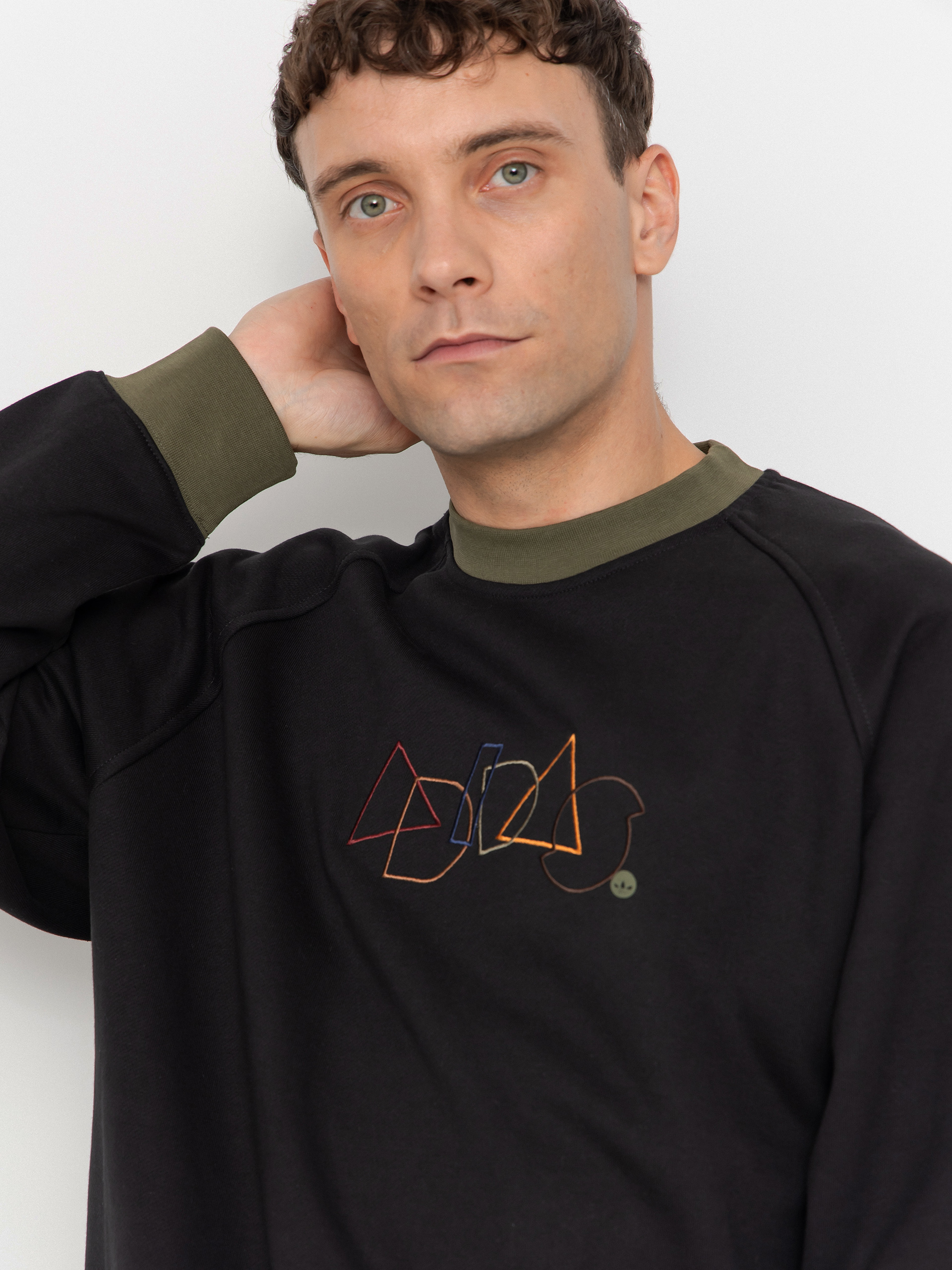 Mikina adidas Skate Geo Crew (black)