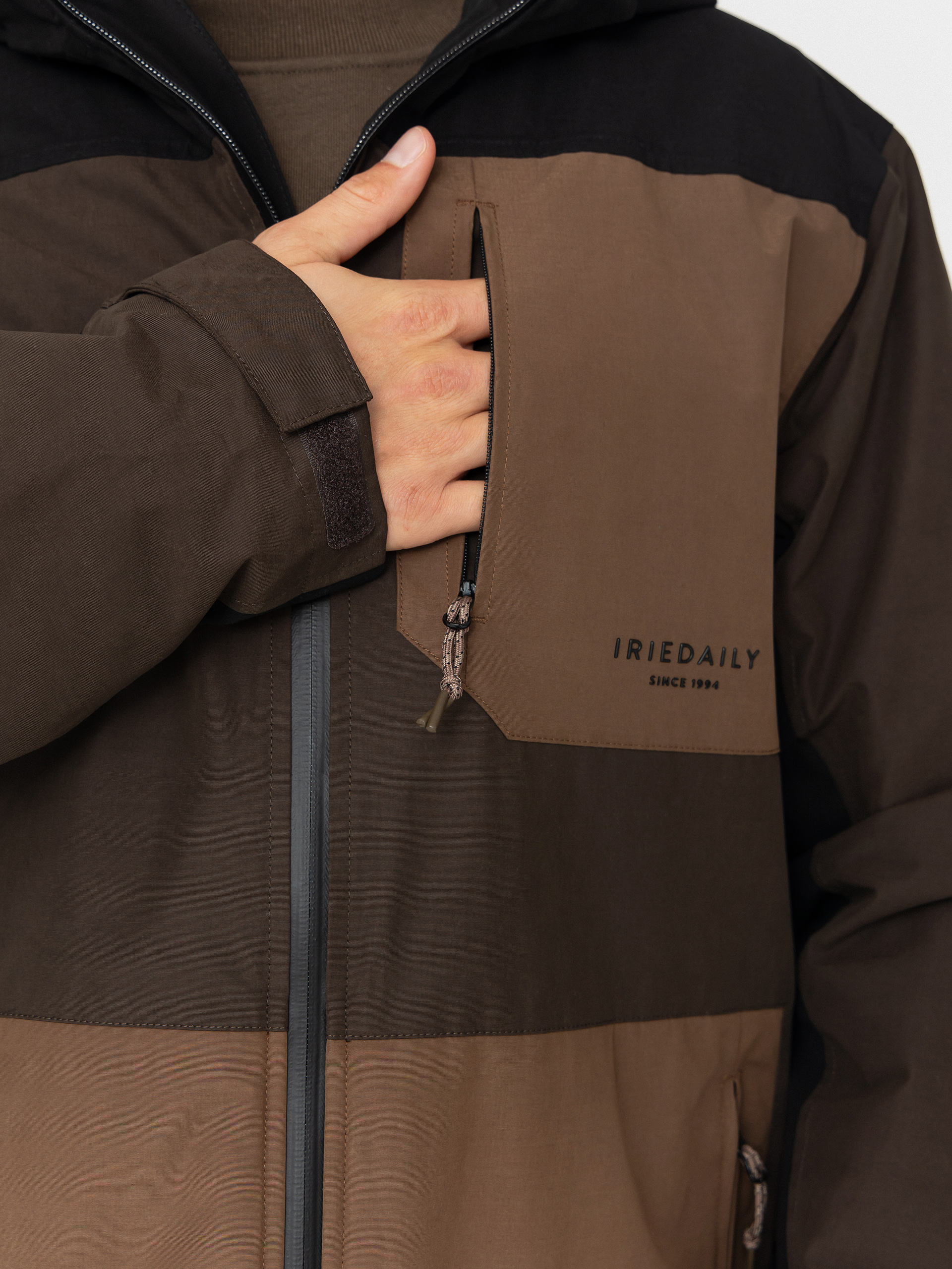 Bunda Iriedaily Nilas Anorak (dark coffee)