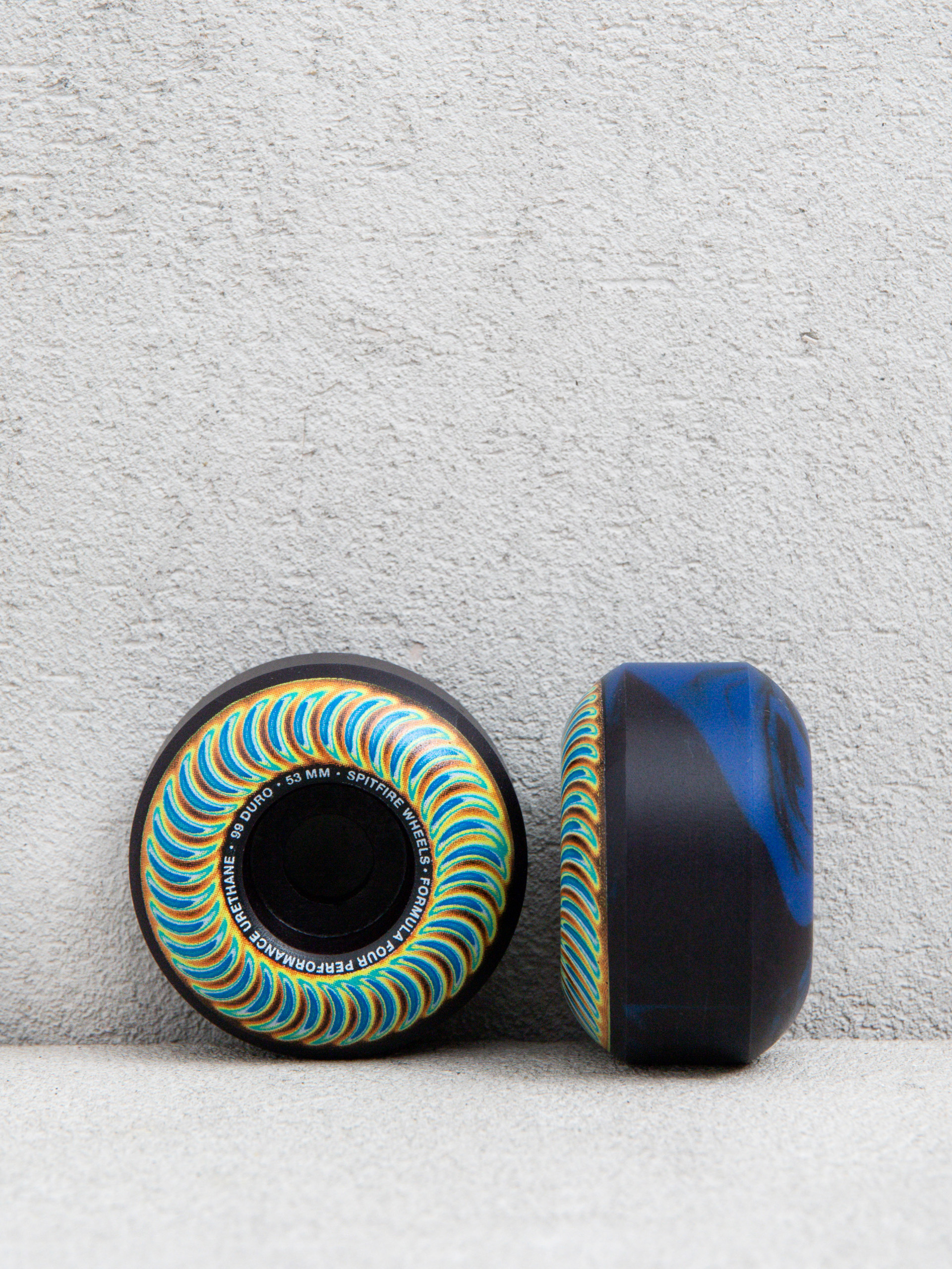 Kolečka Spitfire F4 99D Radioactive Classic (black/blue swirl)