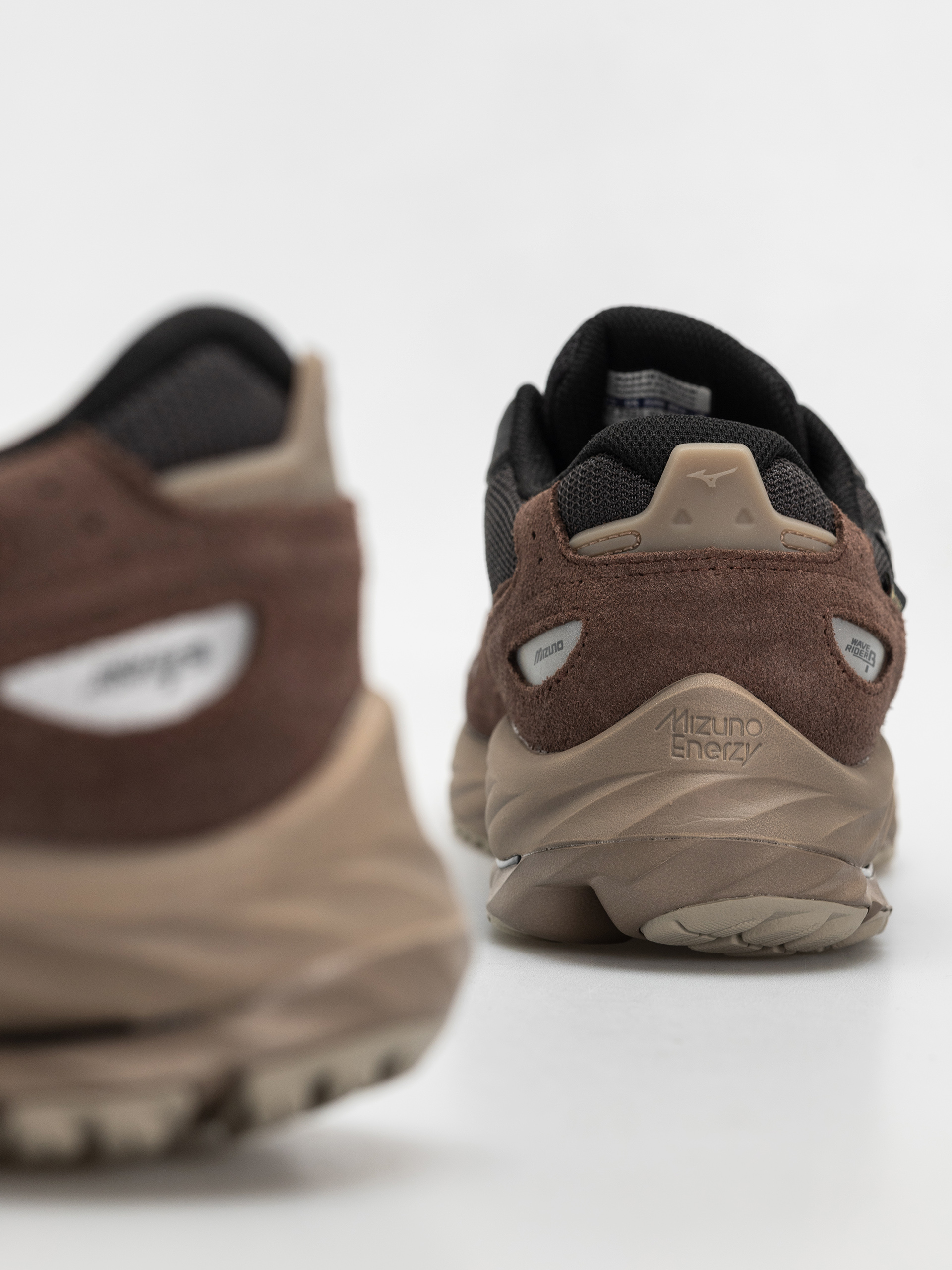 Boty Mizuno Wave Rider GTX (black sand/black/chicory coffee)