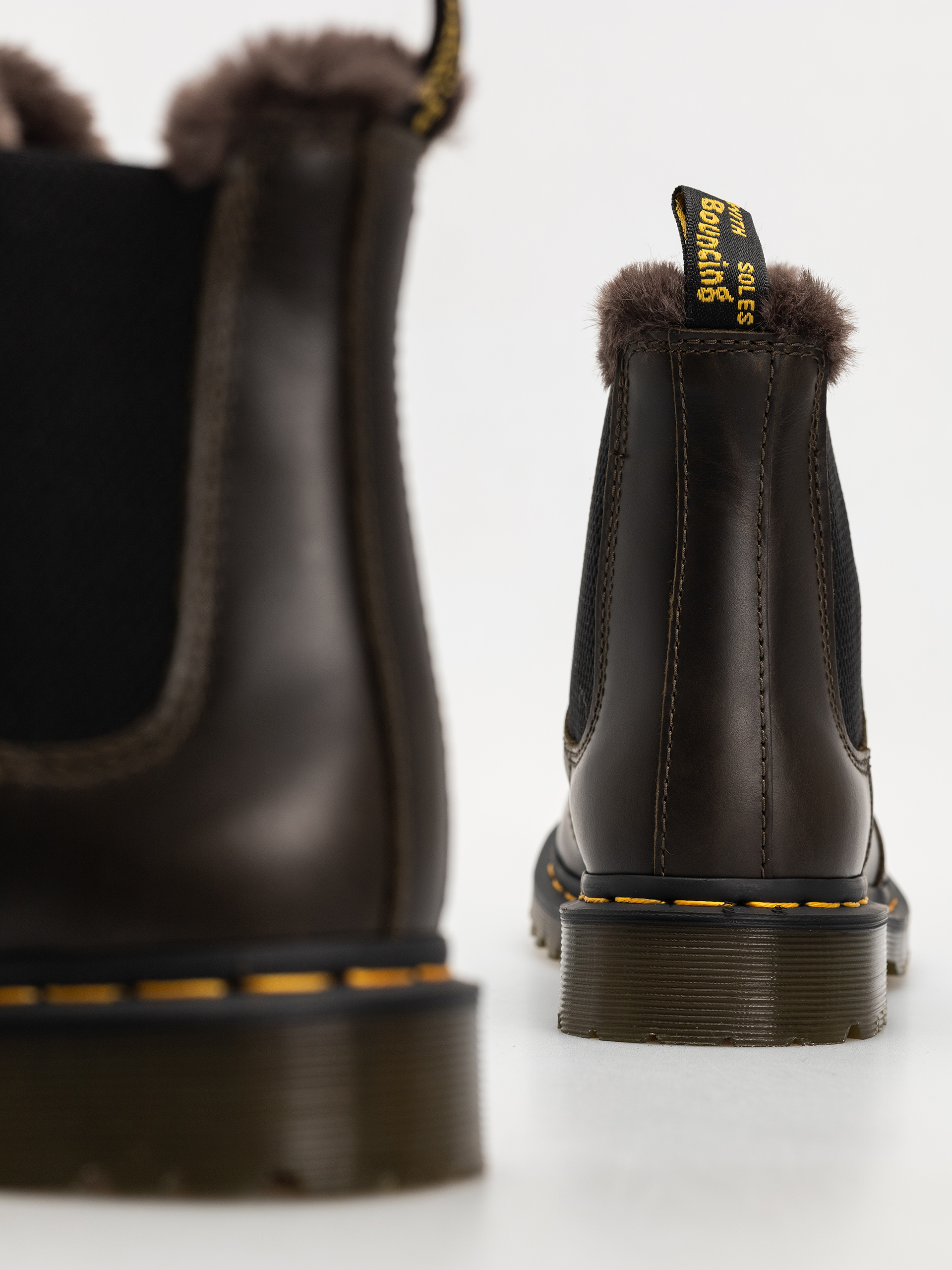 Boty Dr. Martens 2976 Leonore Chelsea Wmn (dark taupe taupe orleans)