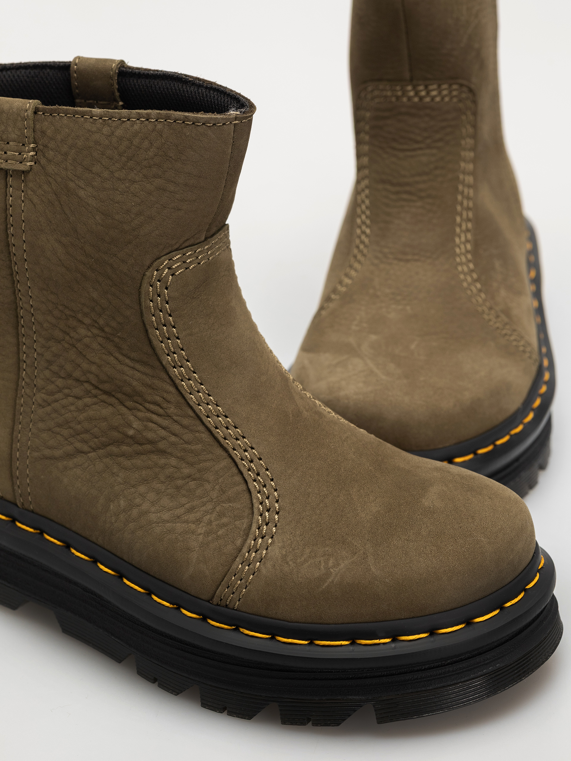Boty Dr. Martens ZebZag Rigger Rigger Wmn (dms olive milled nubuck wp)