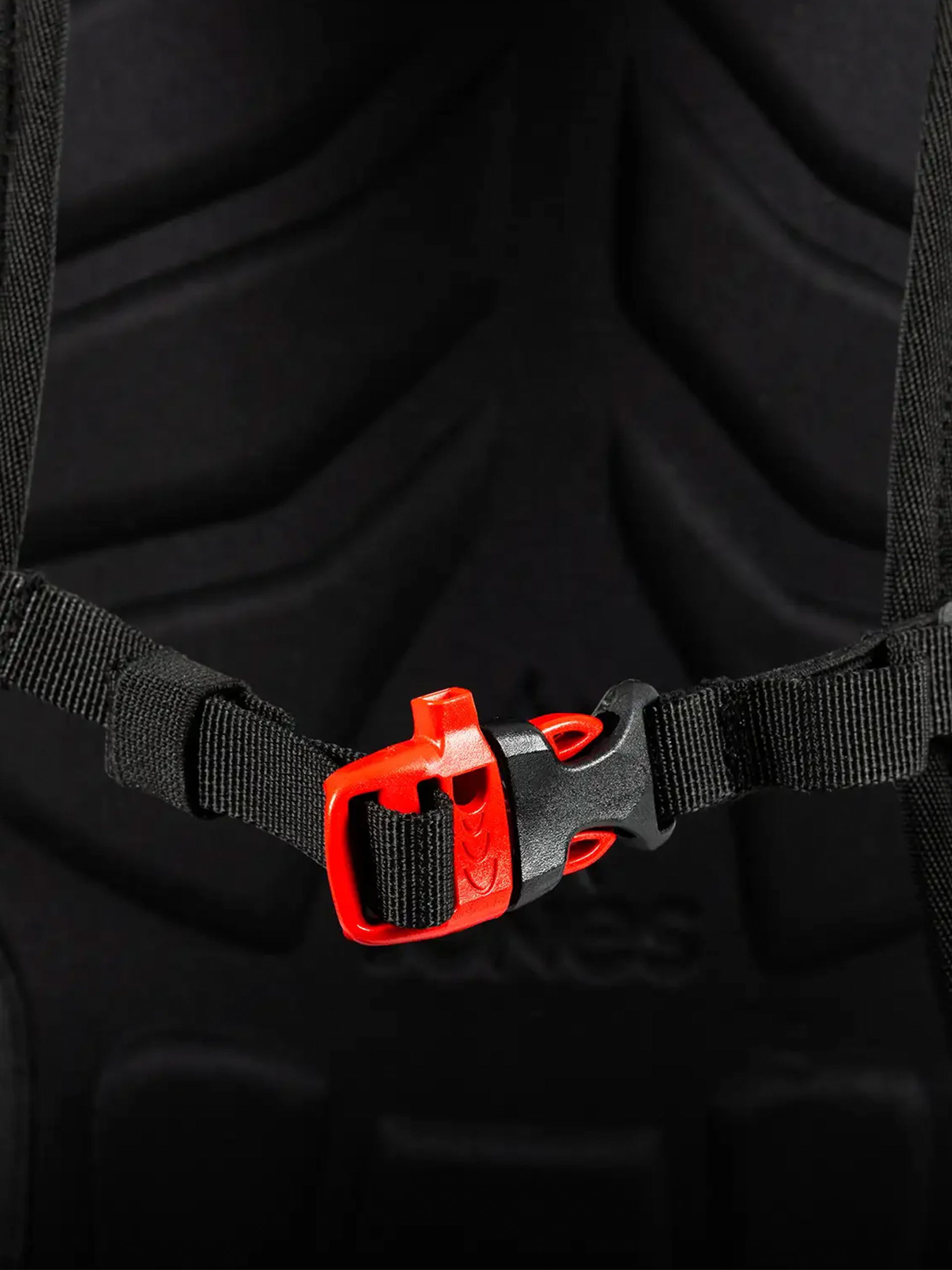 Batoh Jones Snowboards Deeper 19L (stealth black)