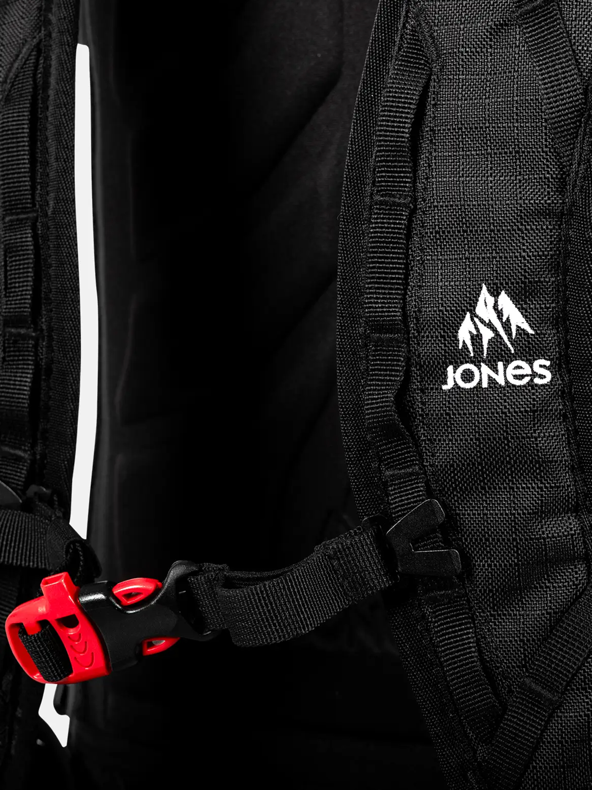 Batoh Jones Snowboards Higher 32L (stealth black)
