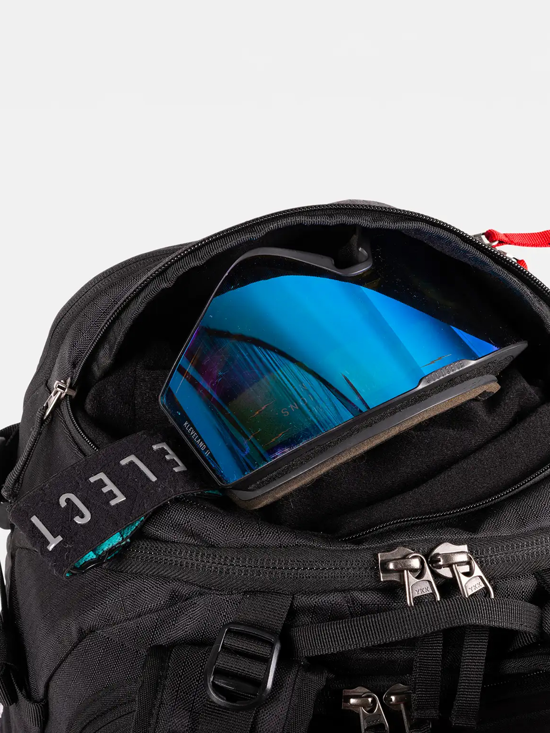 Batoh Jones Snowboards Higher 32L (stealth black)