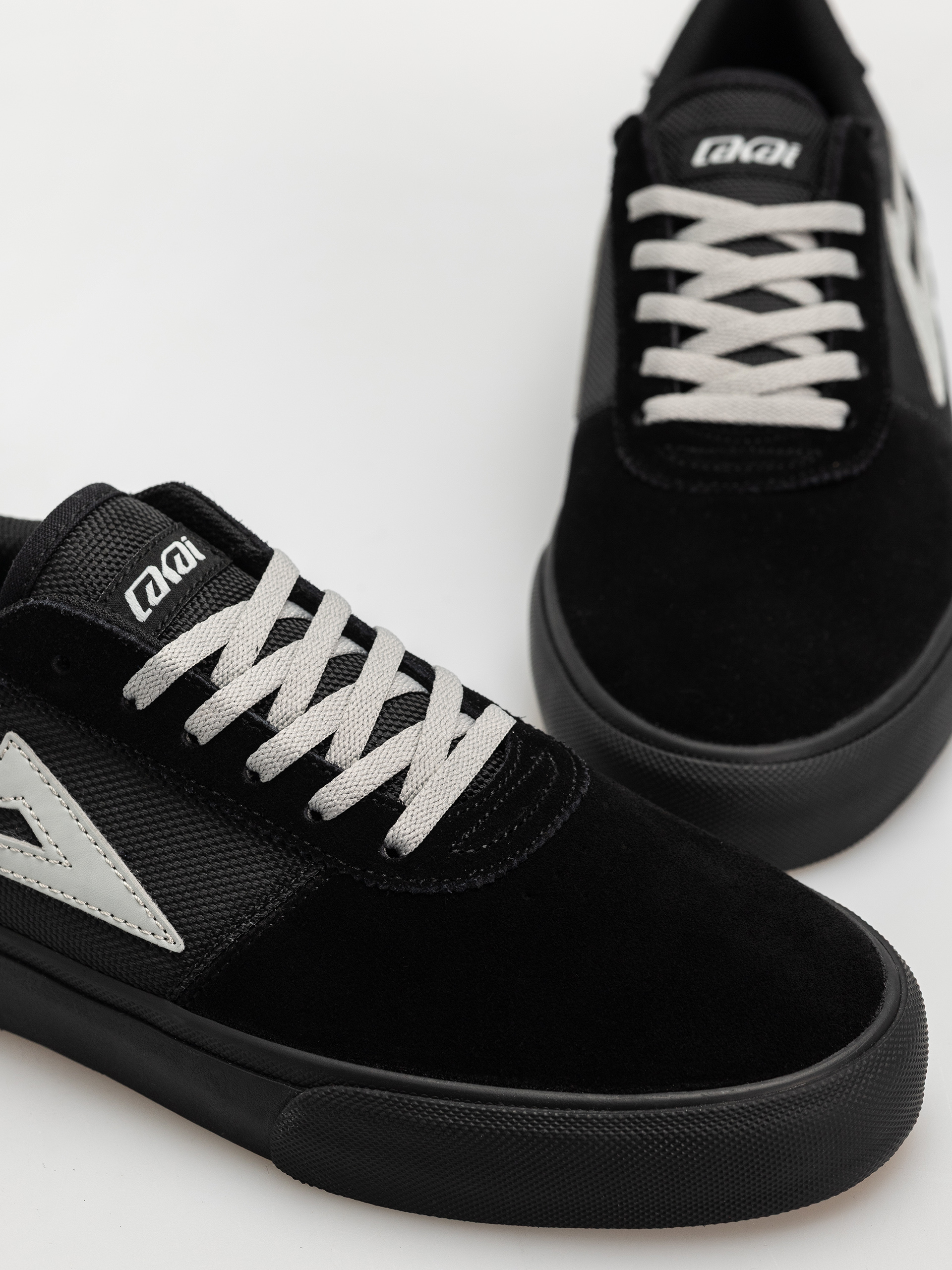 Boty Lakai Manchester (black suede)