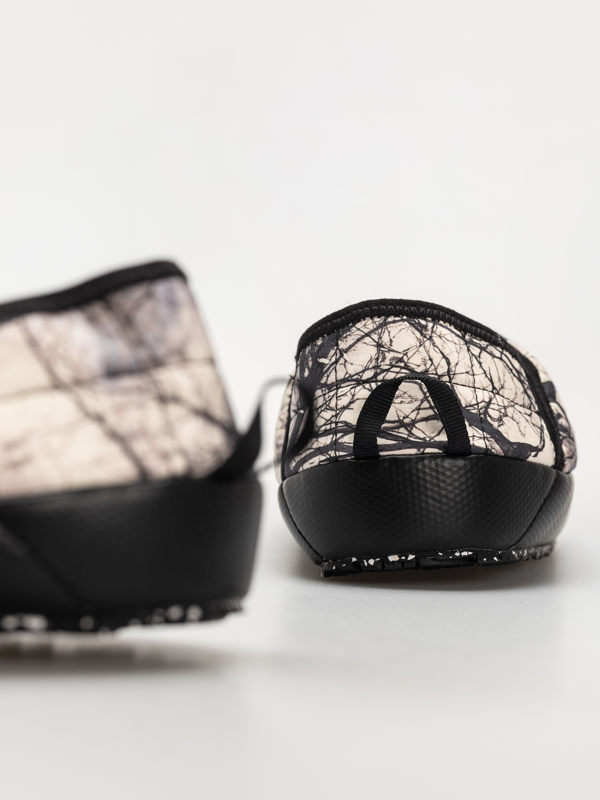 Boty The North Face Thermoball Traction Mule V (image lift camo white d)