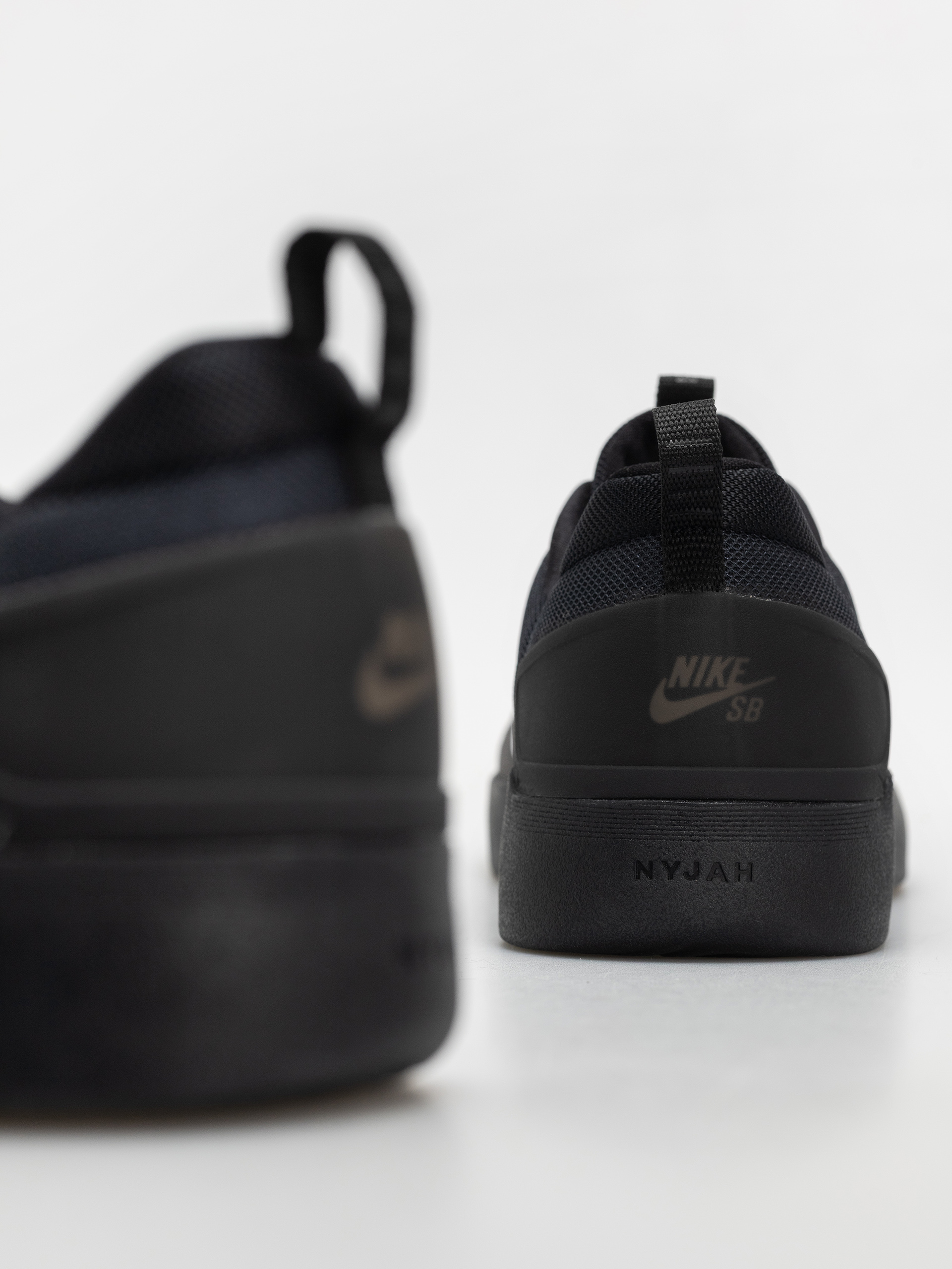 Boty Nike SB Zoom Nyjah 4 (black/white black white)