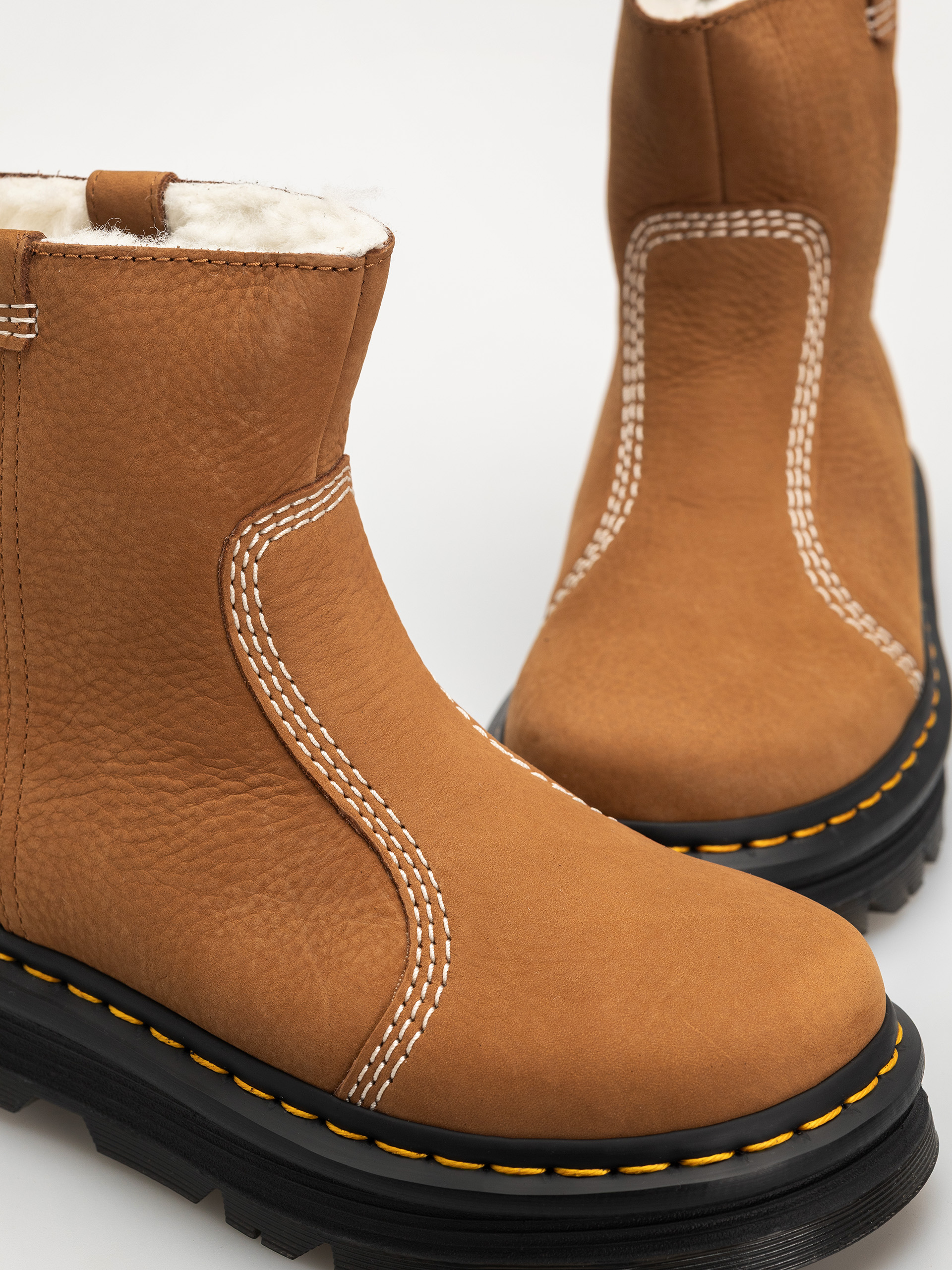 Boty Dr. Martens ZebZag Rigger WL Rigger Wmn (desert brown milled nubuck wp)